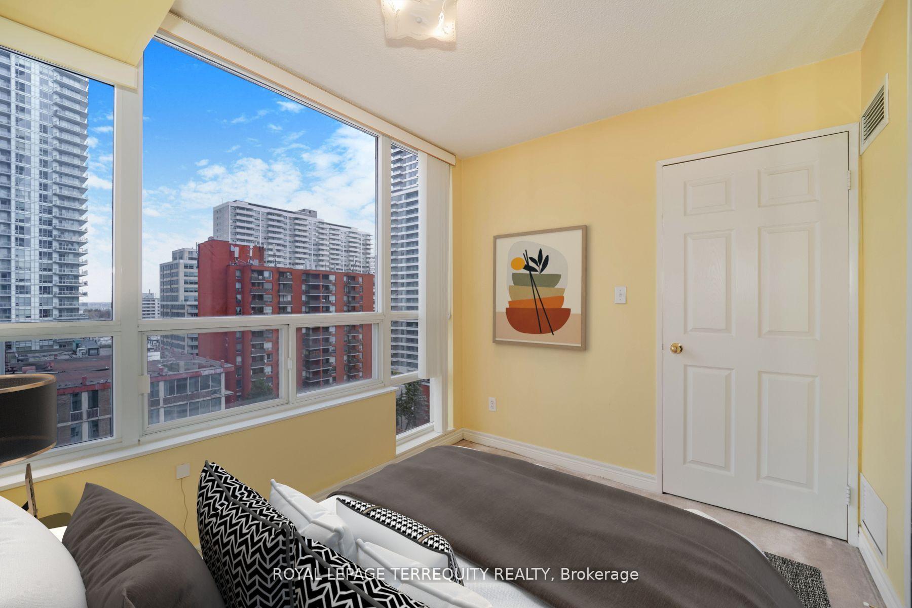 2 Bedrooms Condo at 43 Eglinton, Toronto For sale