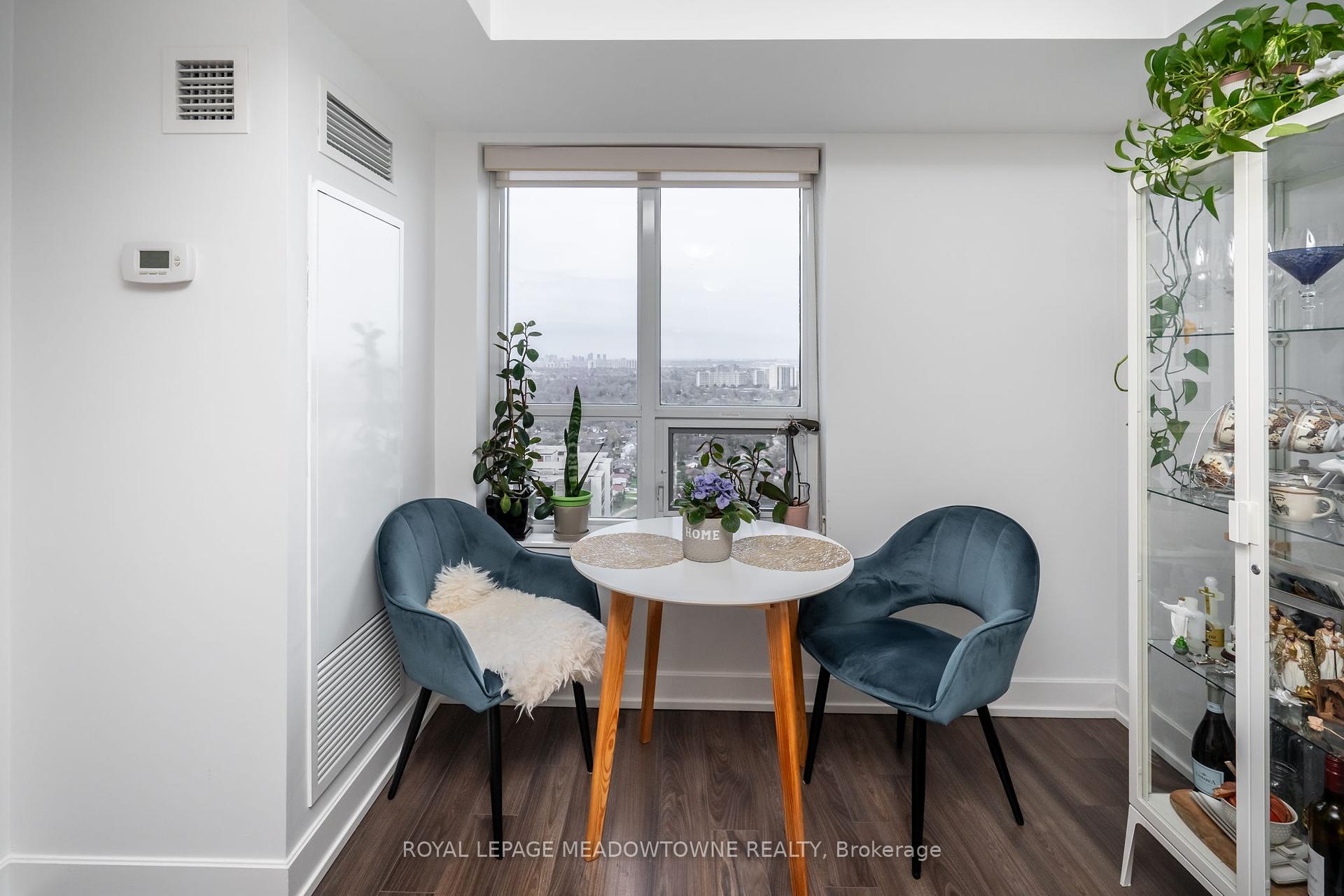 2 Bedrooms Condo at 2 Eva,  Toronto For sale