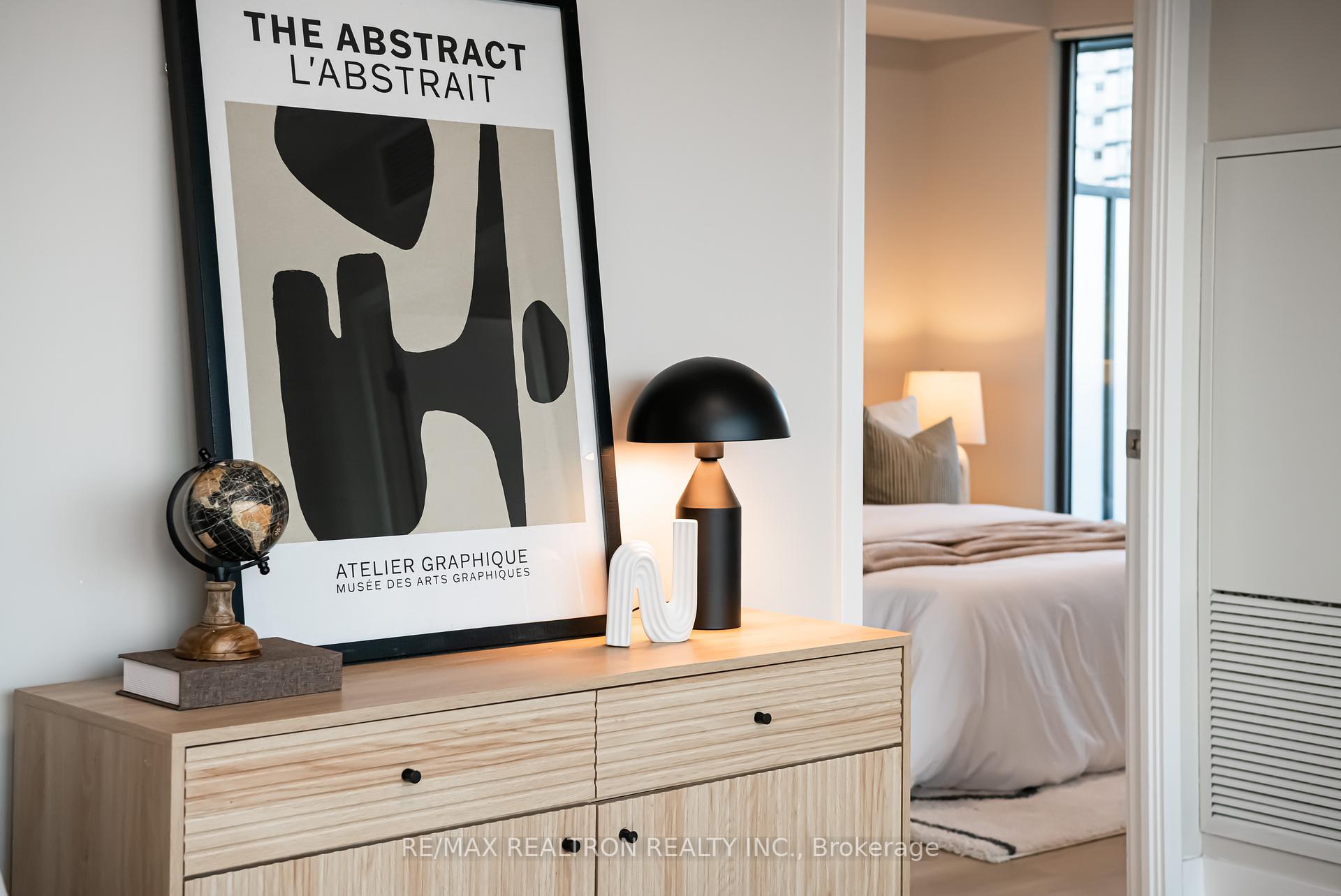 3 Bedrooms Condo at 11 Wellesley, Toronto For sale