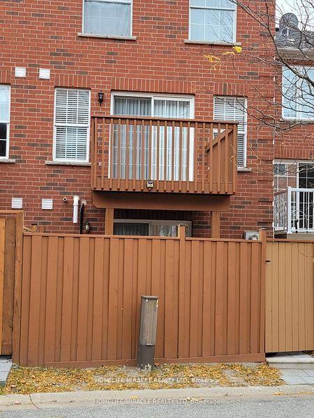 4 Bedrooms Condo at 22 Exchequer, Toronto For sale