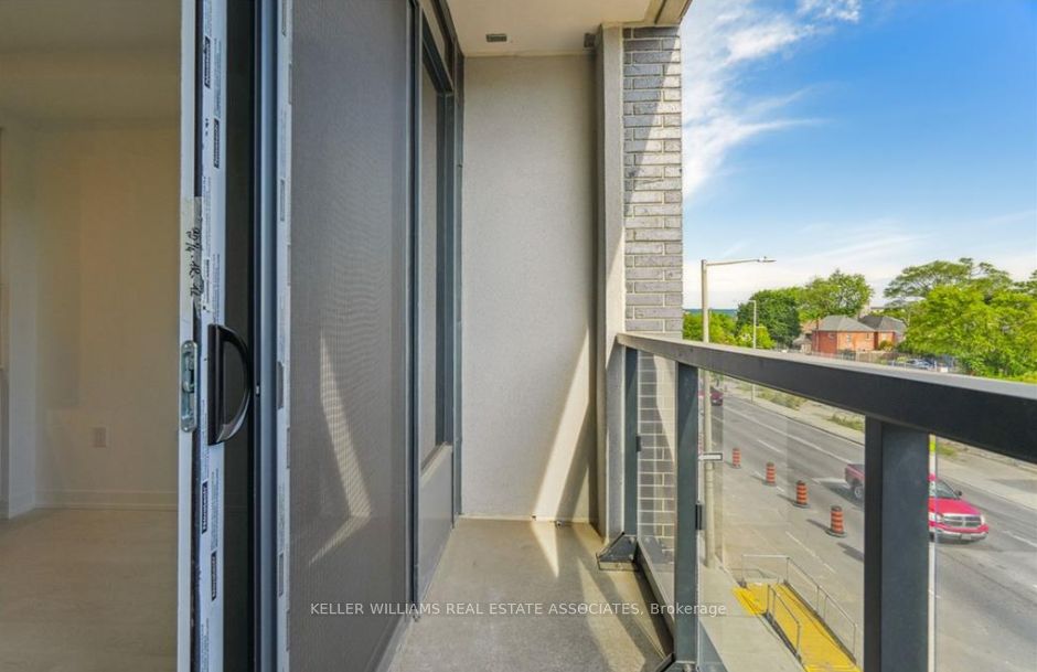 415 Main Street W, #318