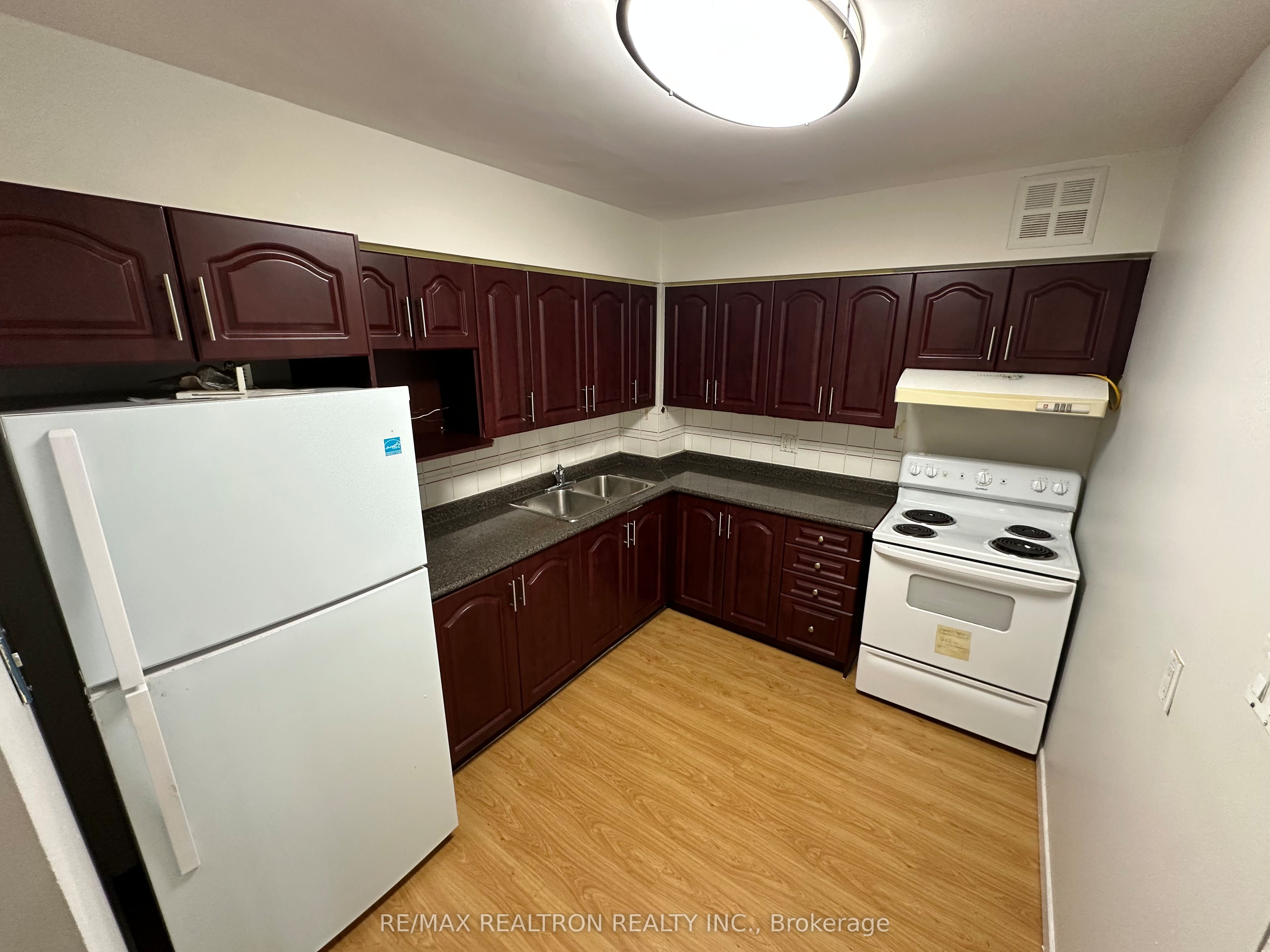 39 Kimbercroft Court, #513
