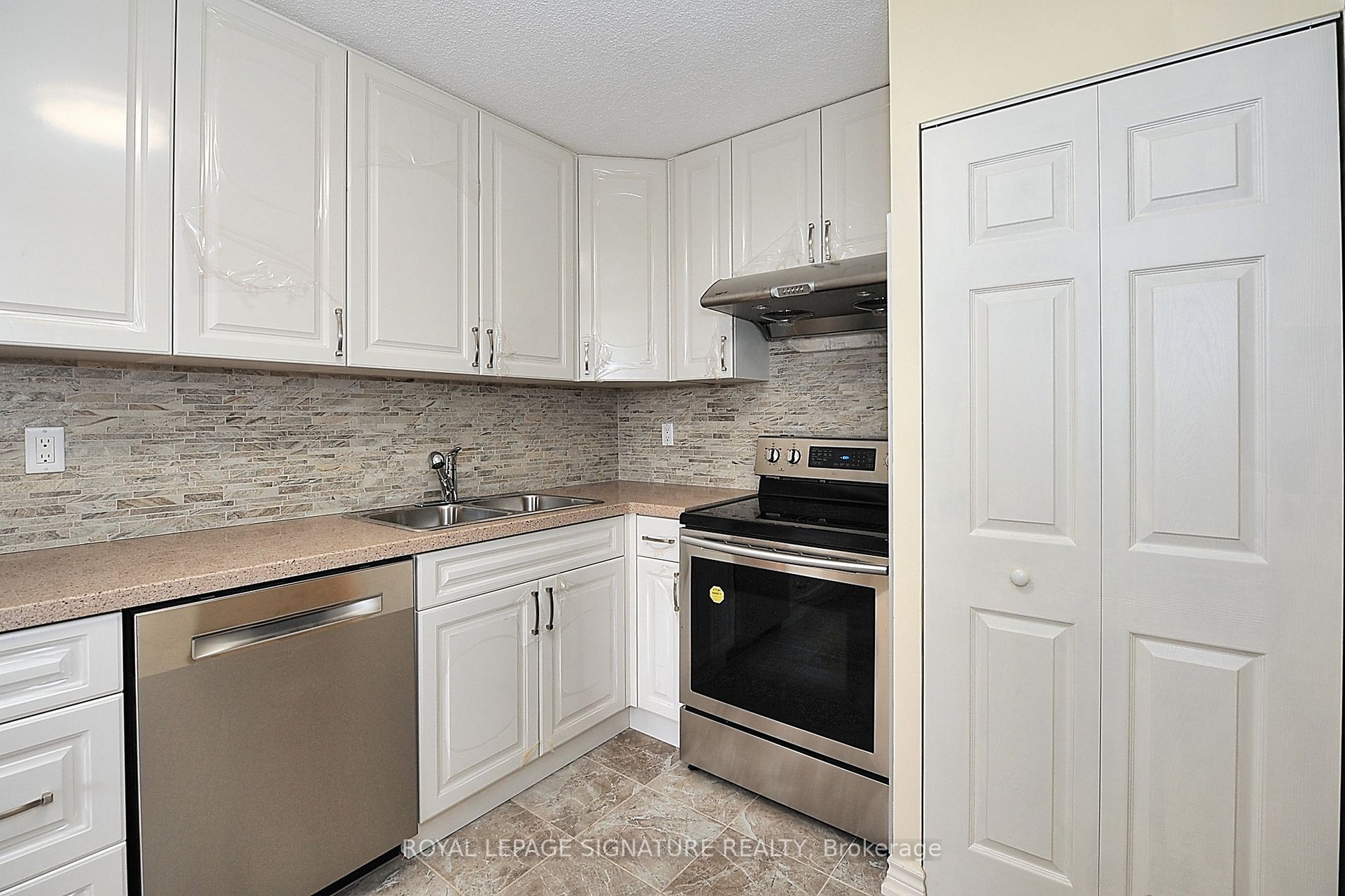 10 Tangreen Court, #702