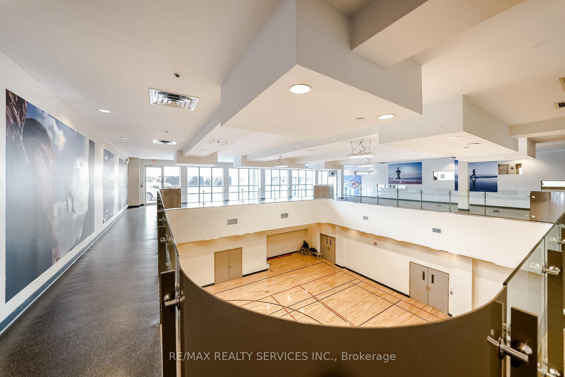 2 Bedrooms Condo at 80 Absolute,  Mississauga For sale