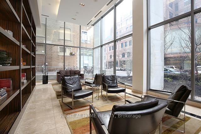 2 Bedrooms Condo at 38 Grenville,  Toronto For sale