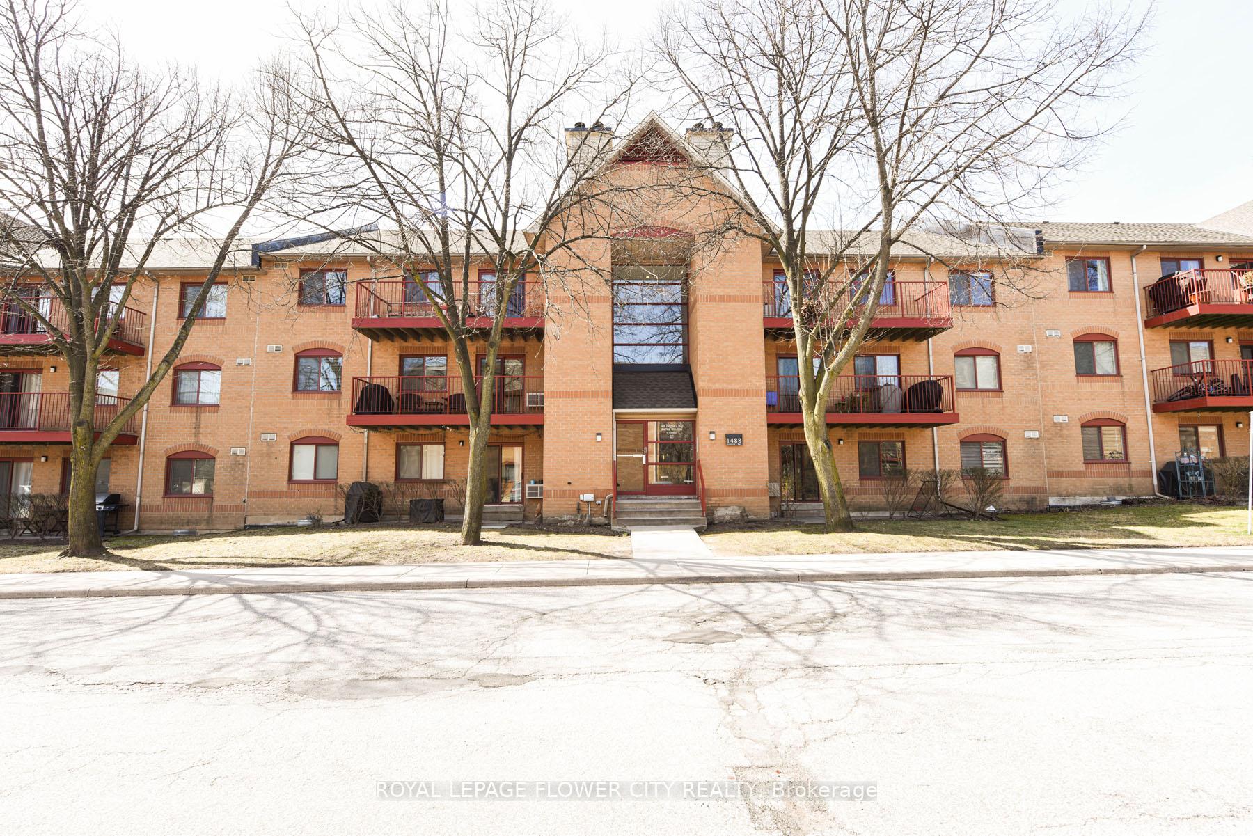 2 Bedrooms Condo at 1488 Pilgrims, Oakville For sale