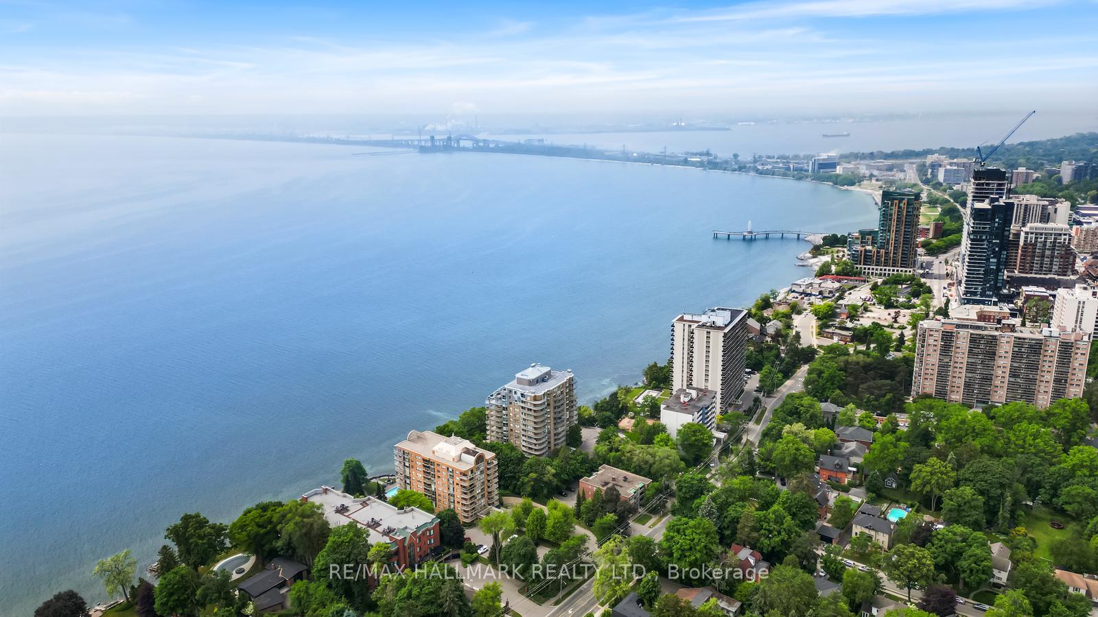 2 Bedrooms Condo at 2210 Lakeshore, Burlington For sale