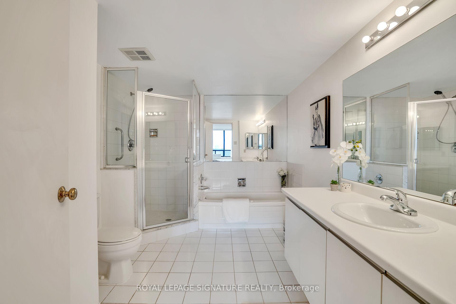 3 Bedrooms Condo at 7440 Bathurst, Vaughan For sale