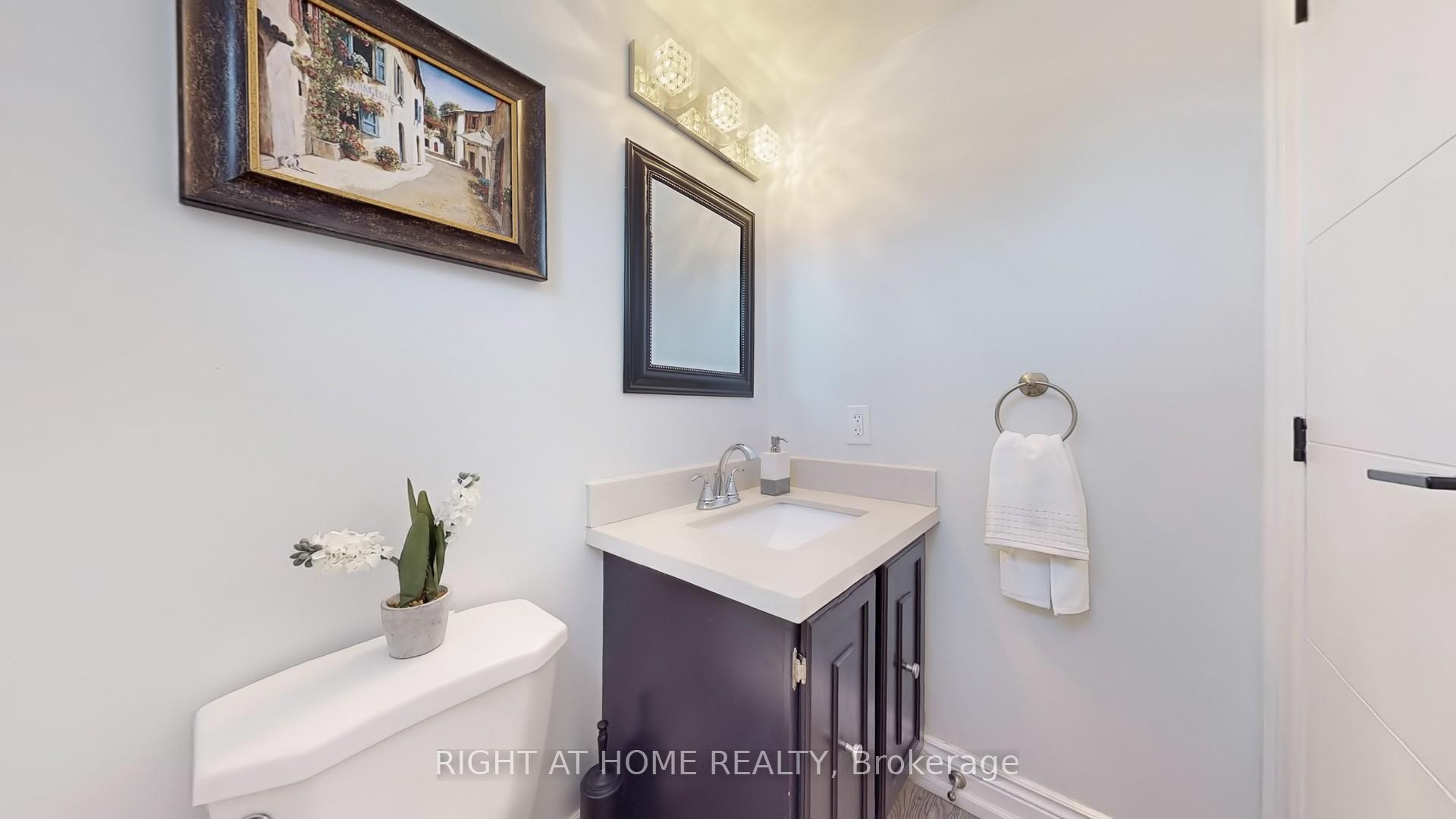 3 Bedrooms Condo at 1951 Rathburn, Mississauga For sale