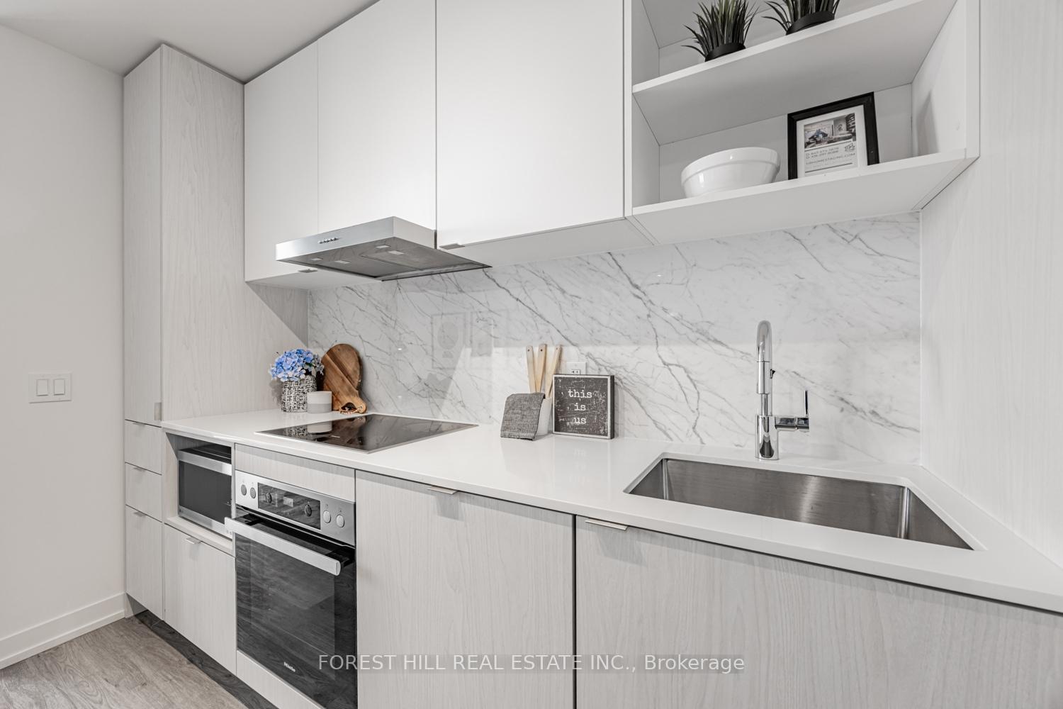 3 Bedrooms Condo at 55 Cooper, Toronto For sale