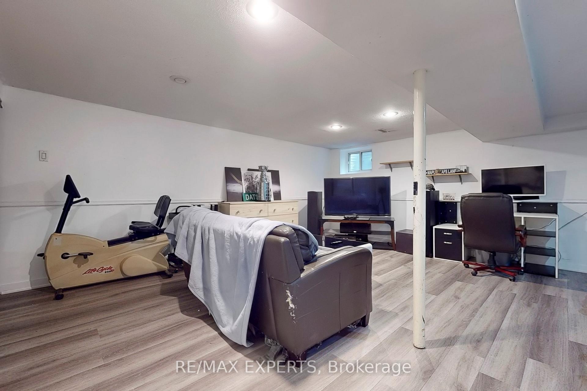 4 Bedrooms Condo at 270 Timberbank, Toronto For sale