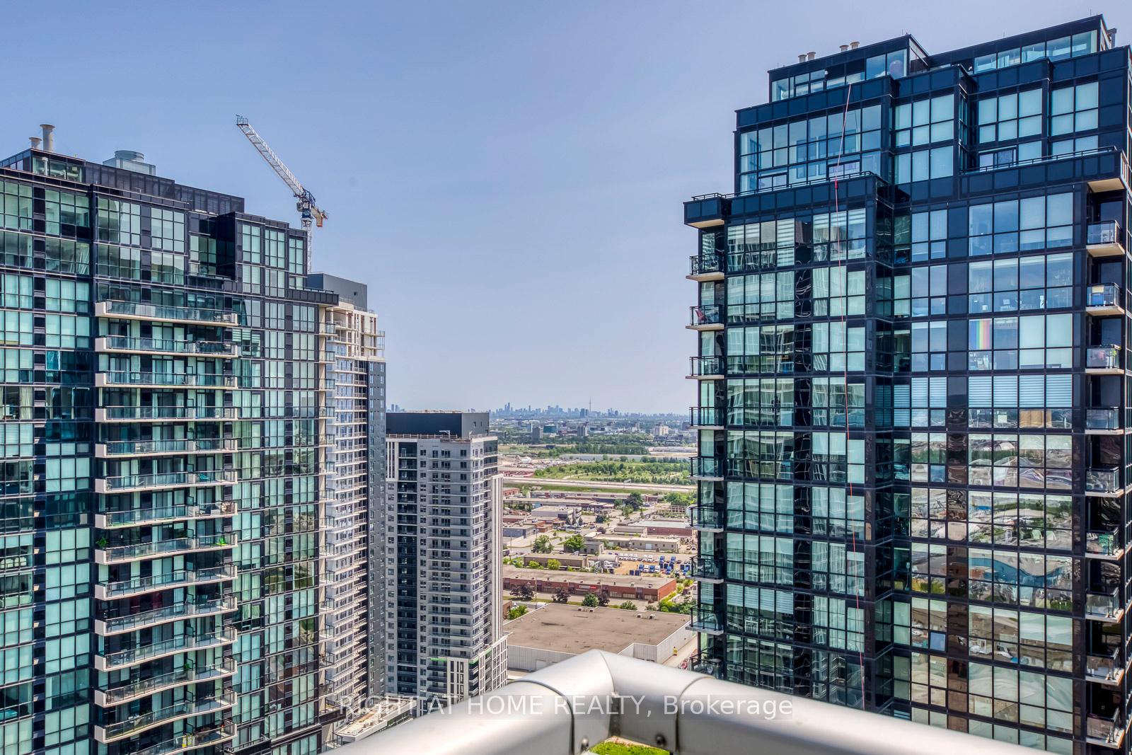 2 Bedrooms Condo at 2916 Highway 7, Vaughan For sale