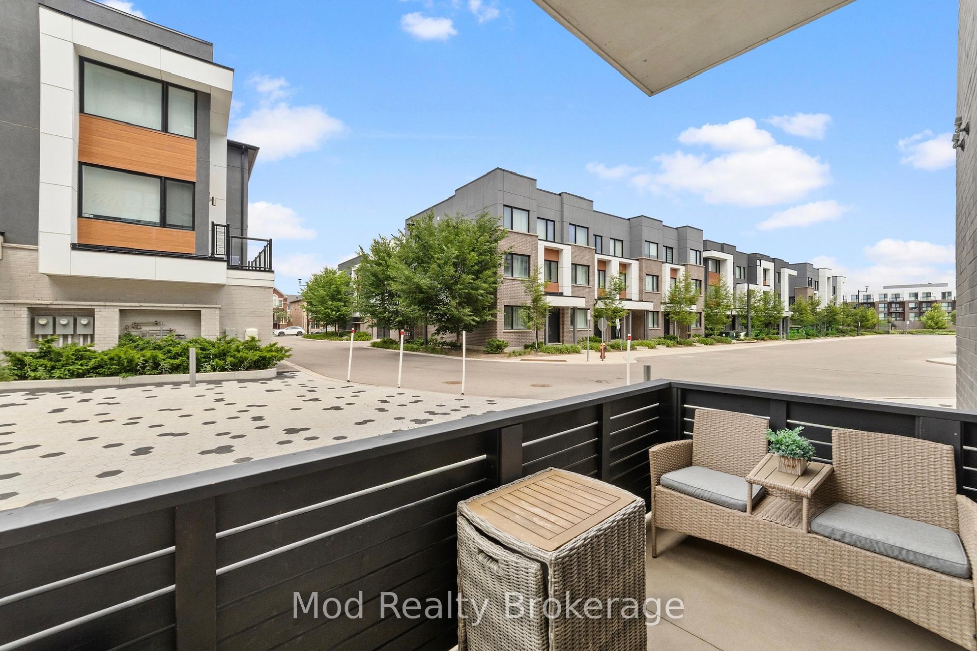 2 Bedrooms Condo at 128 Grovewood, Oakville For sale