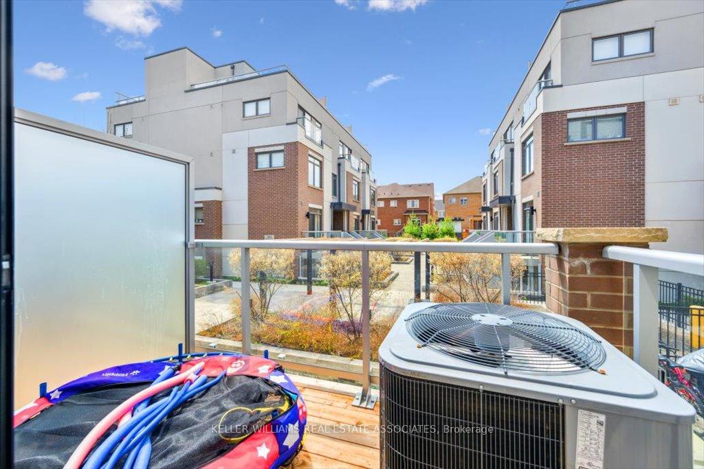 2 Bedrooms Condo at 3058 Sixth,  Oakville For sale