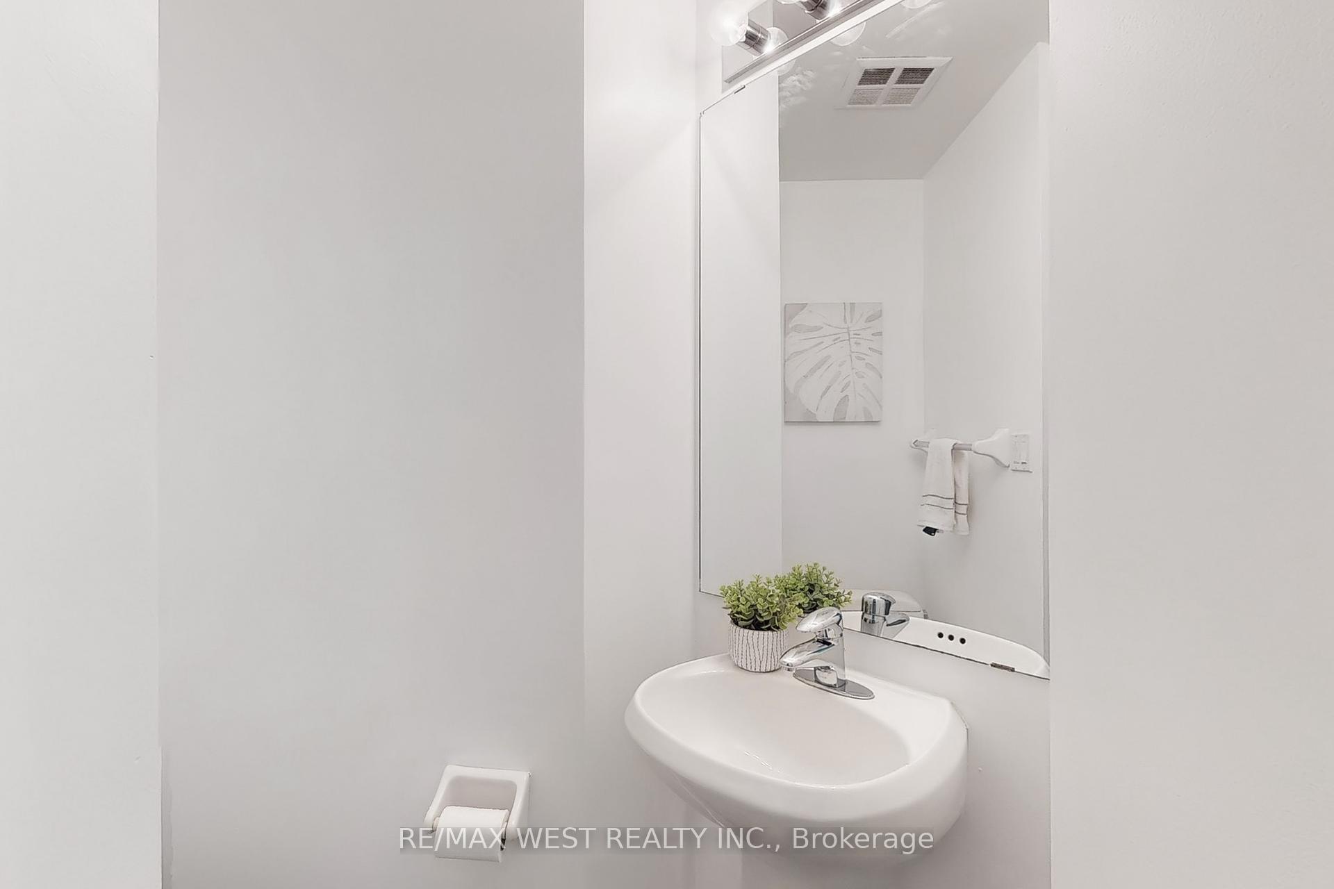 2 Bedrooms Condo at 80 Absolute, Mississauga For sale