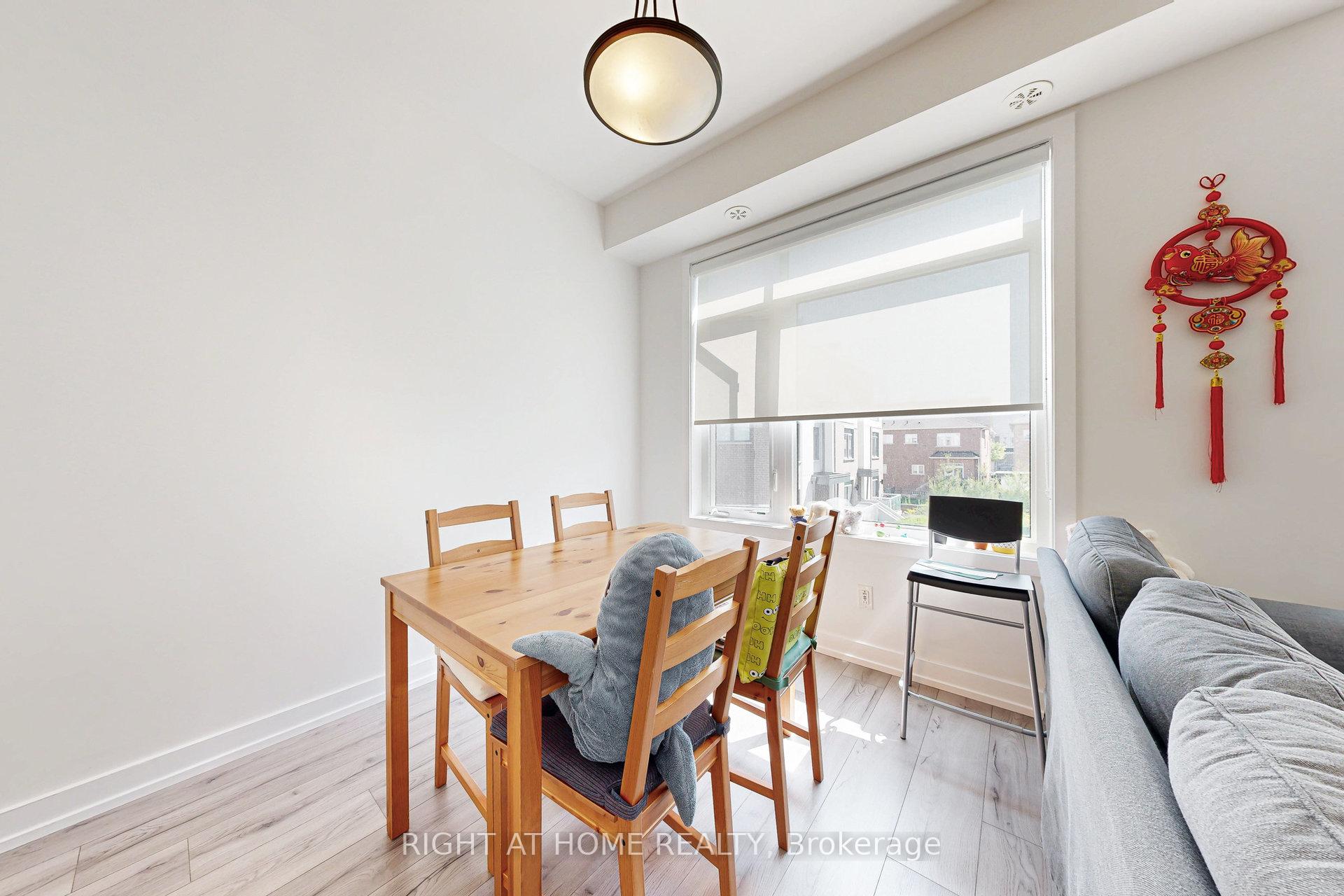 2 Bedrooms Condo at 3058 Sixth, Oakville For sale