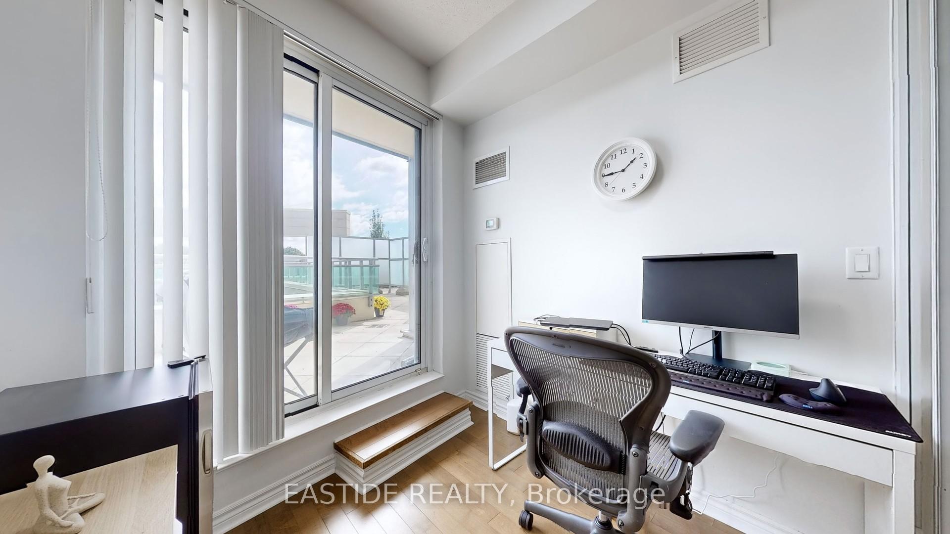 2 Bedrooms Condo at 18 Holmes, Toronto For sale