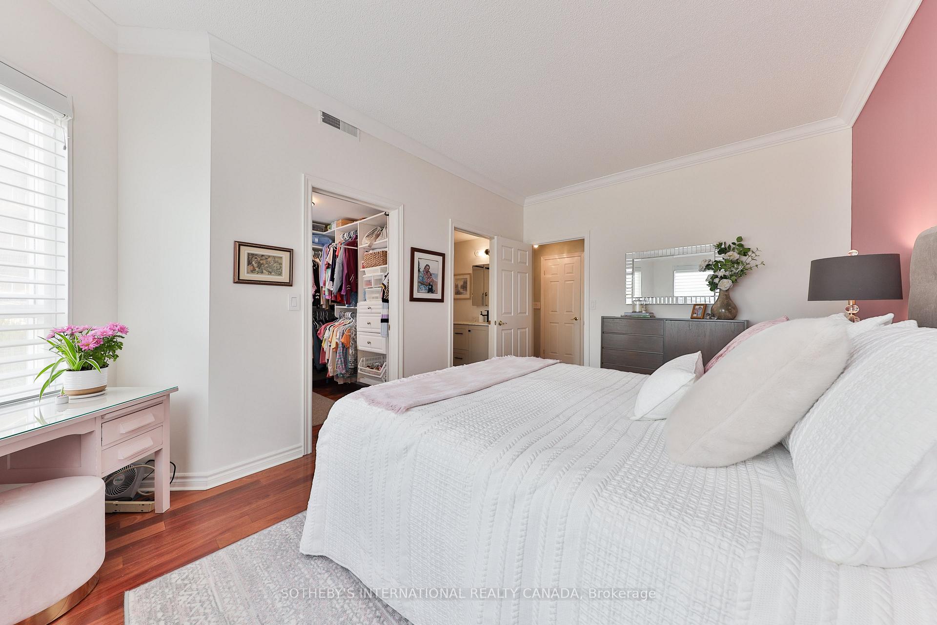 2 Bedrooms Condo at 5194 Lakeshore, Burlington For sale