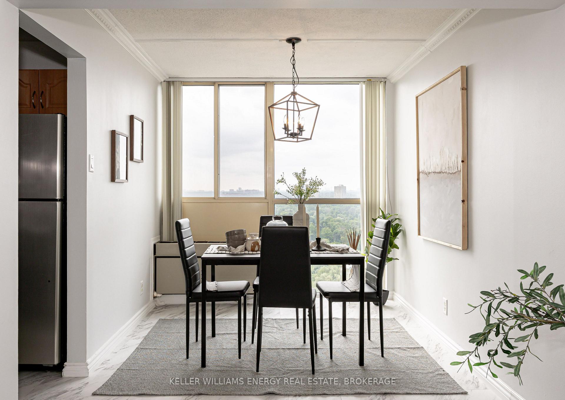 2 Bedrooms Condo at 41 Markbrook,  Toronto For sale