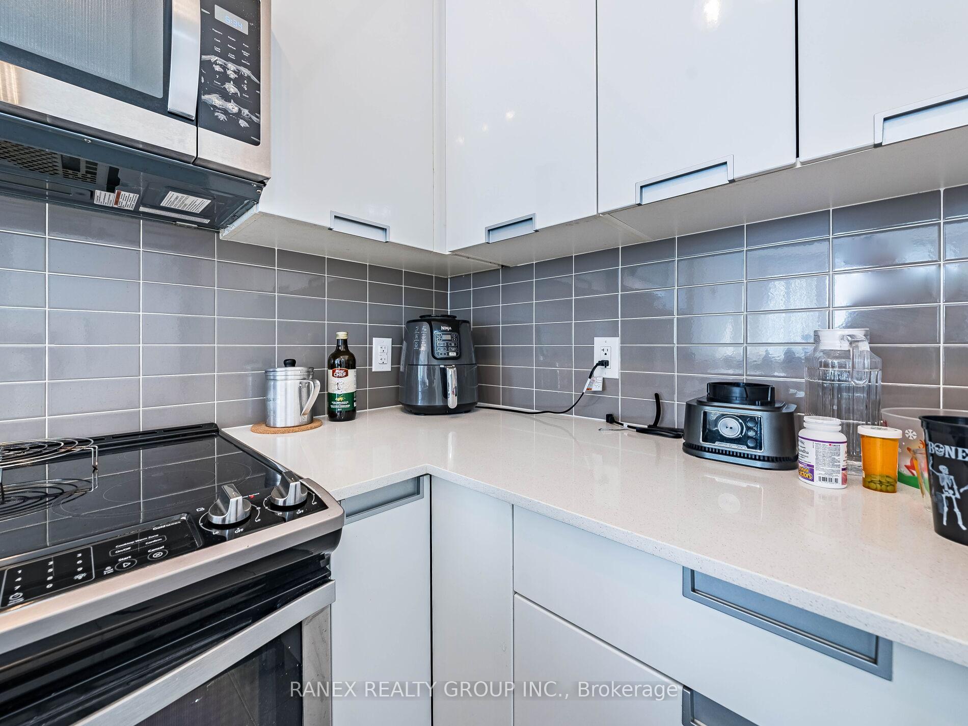 2 Bedrooms Condo at 5025 Four Springs, Mississauga For sale