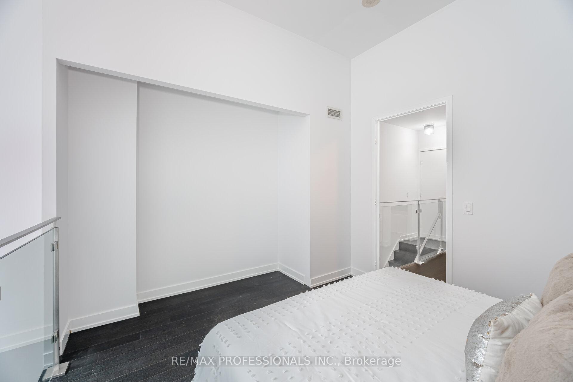 2 Bedrooms Condo at 1030 King, Toronto For sale