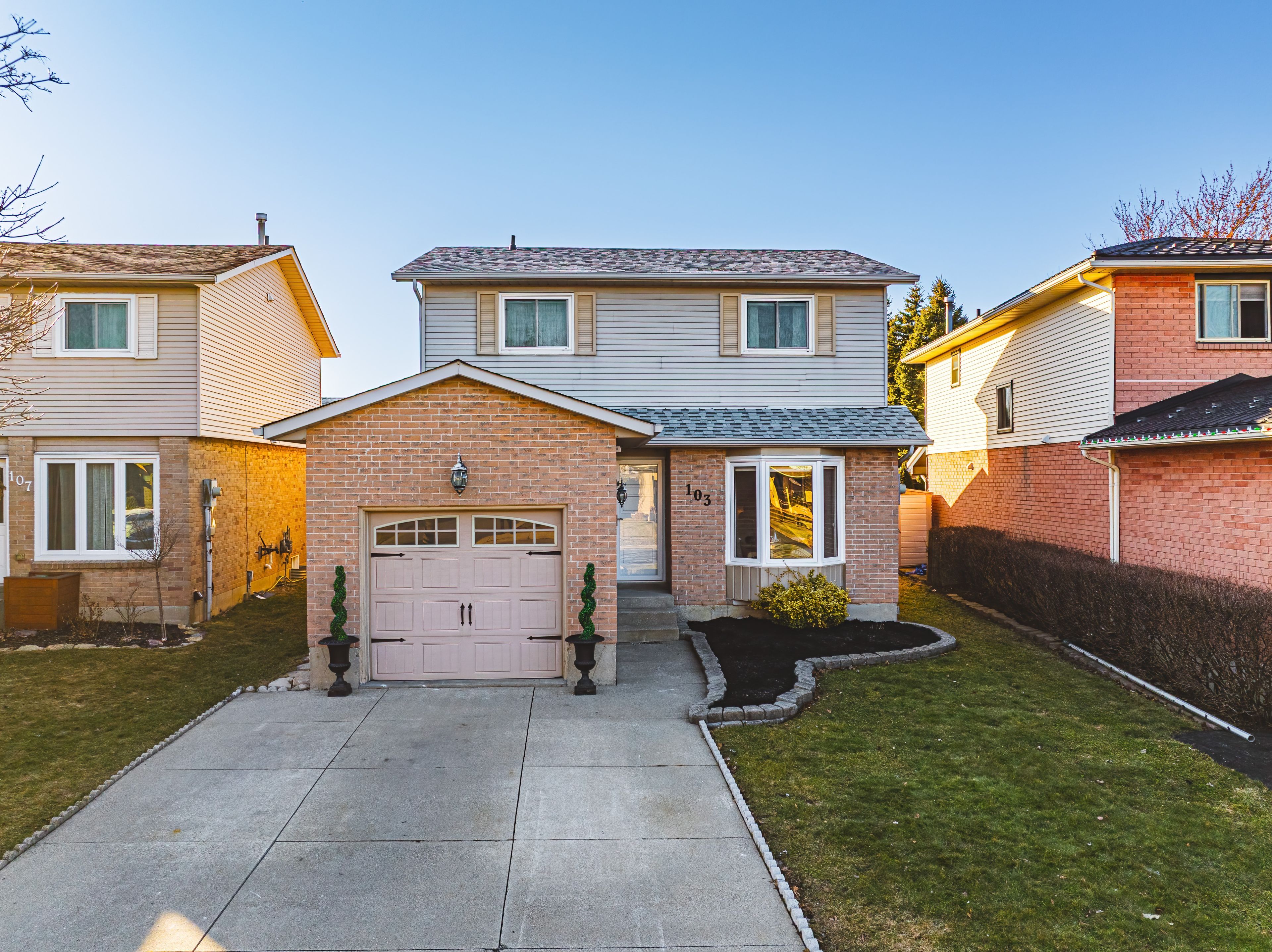 103 Broughton Avenue Hamilton Ontario L8W 3S7