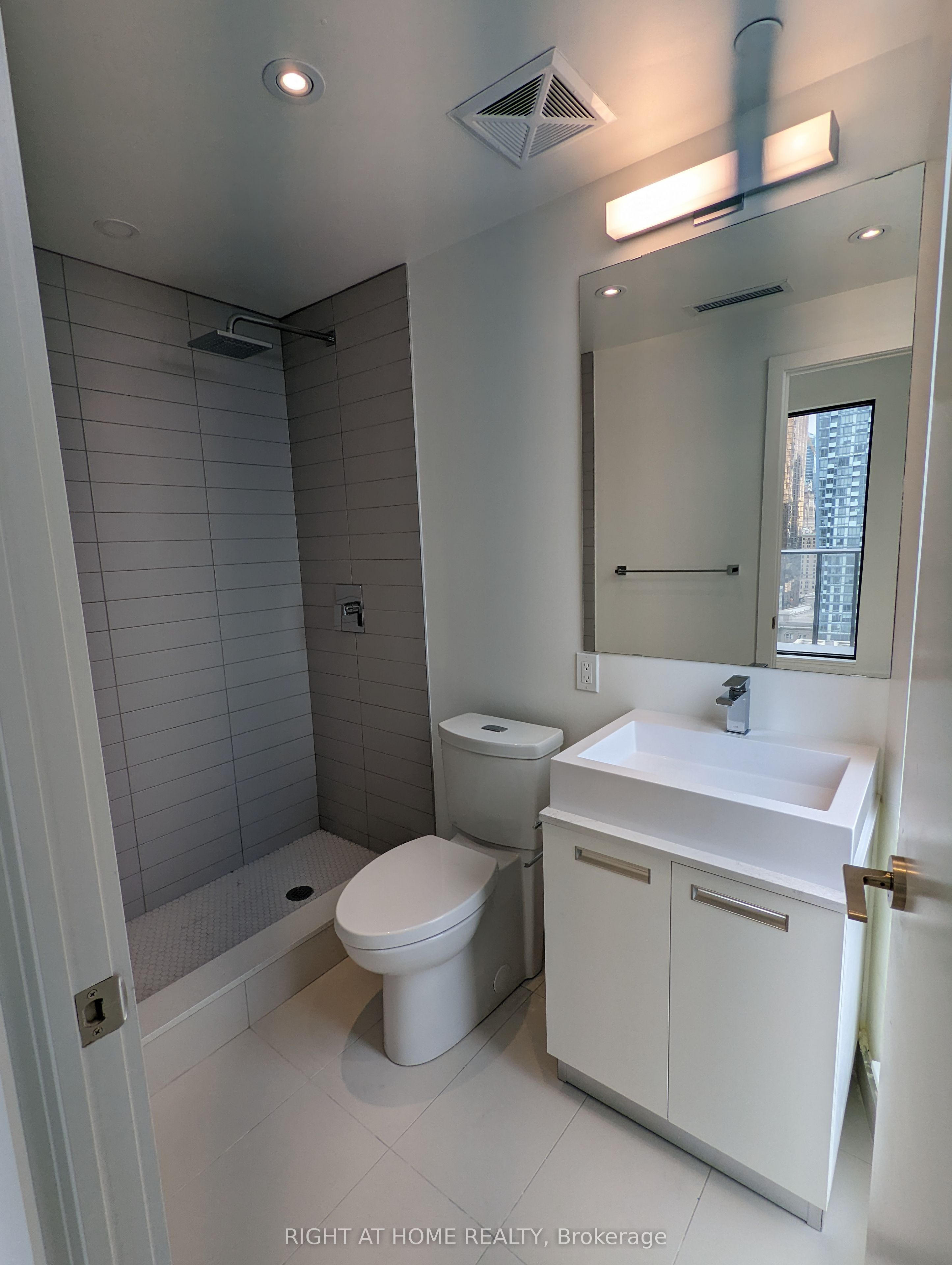 #2205 - 2A Church Street, Toronto, ON M5E 0E1