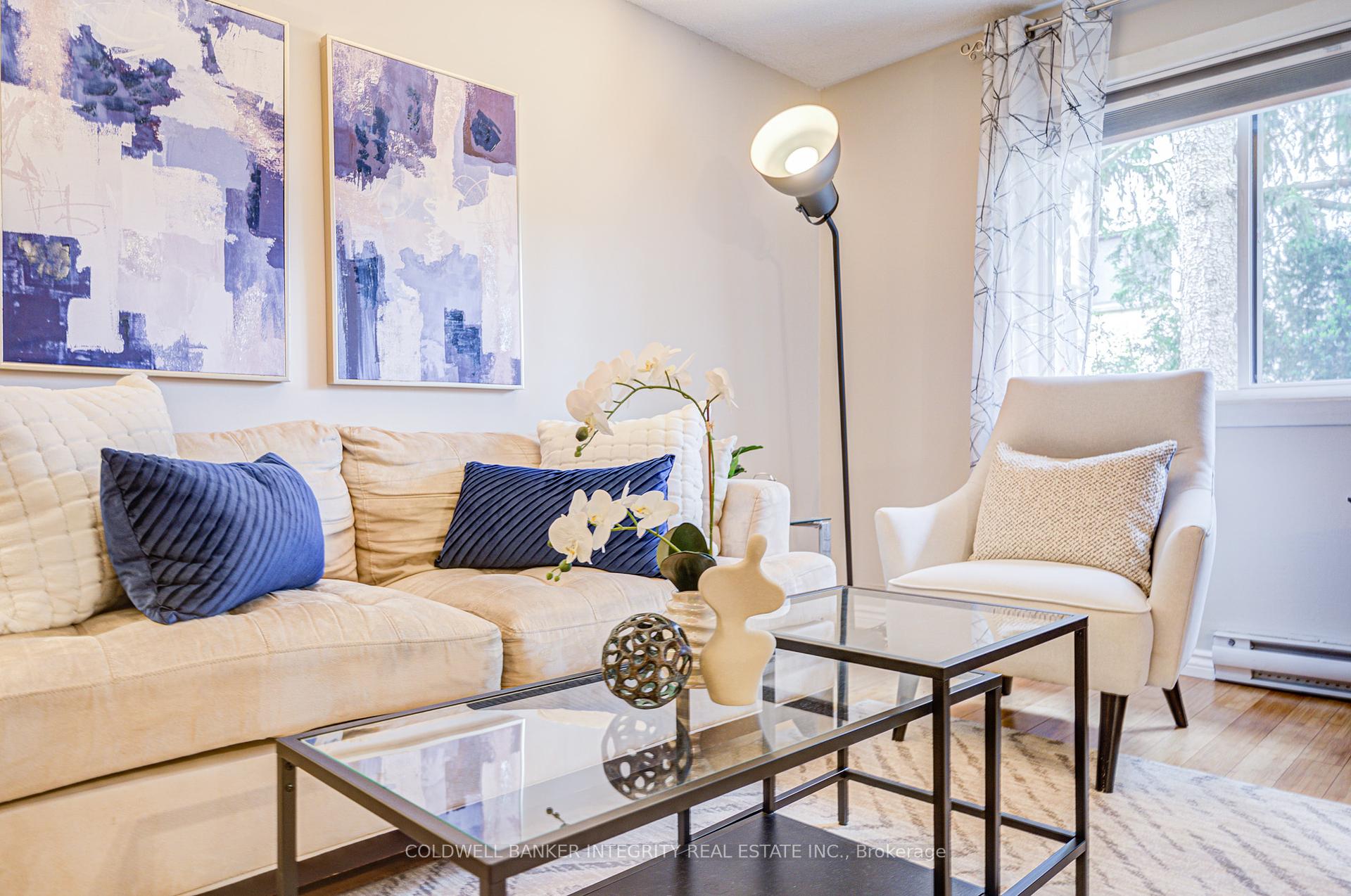 3 Bedrooms Condo at 1036 Falgarwood, Oakville For sale