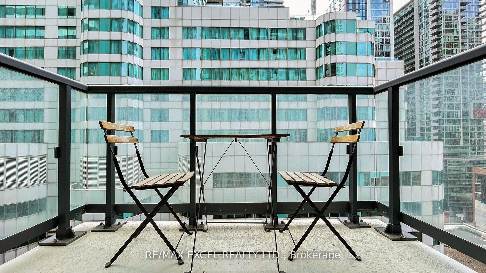 2 Bedrooms Condo at 87 Peter, Toronto For sale