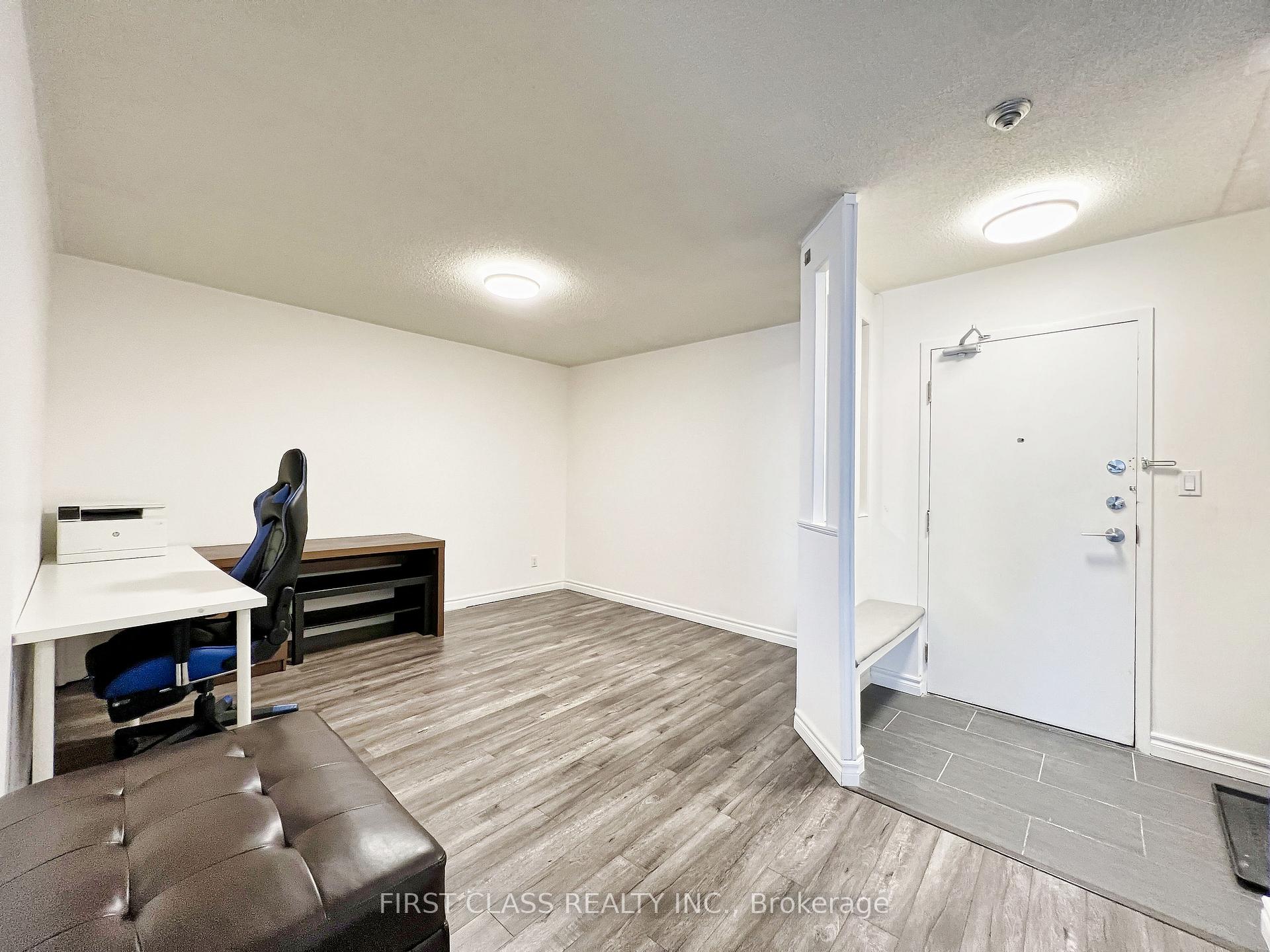 3 Bedrooms Condo at 275 Bamburgh, Toronto For sale
