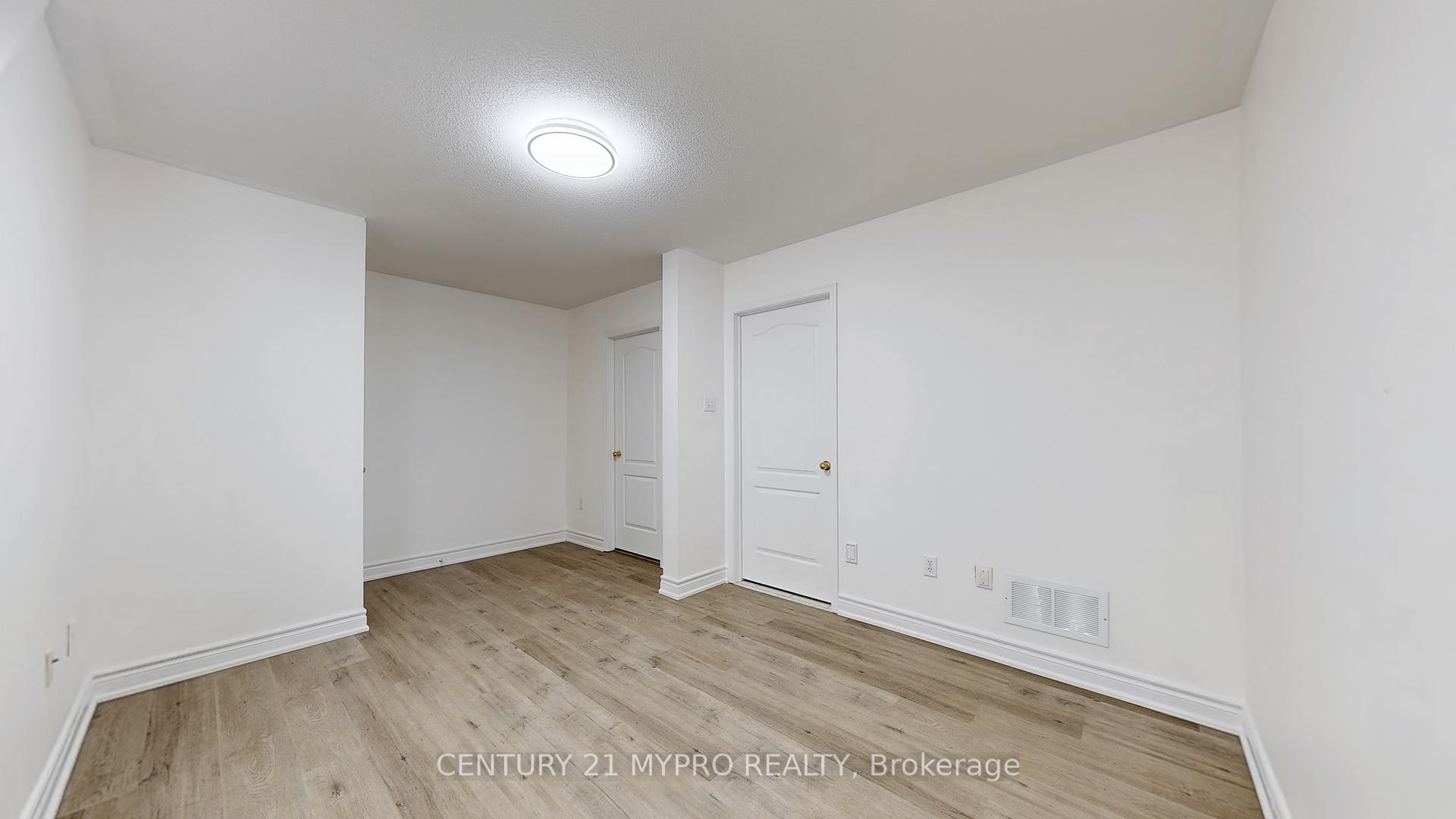 3 Bedrooms Condo at 735 New Westminster,  Vaughan For sale