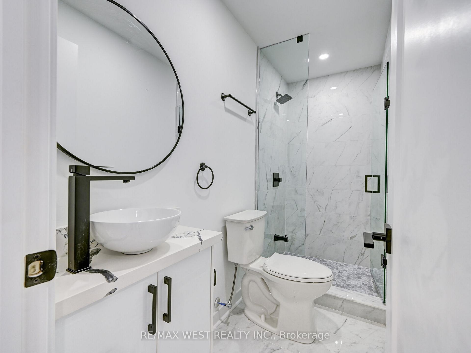 3 Bedrooms Condo at 22 Tandridge, Toronto For sale