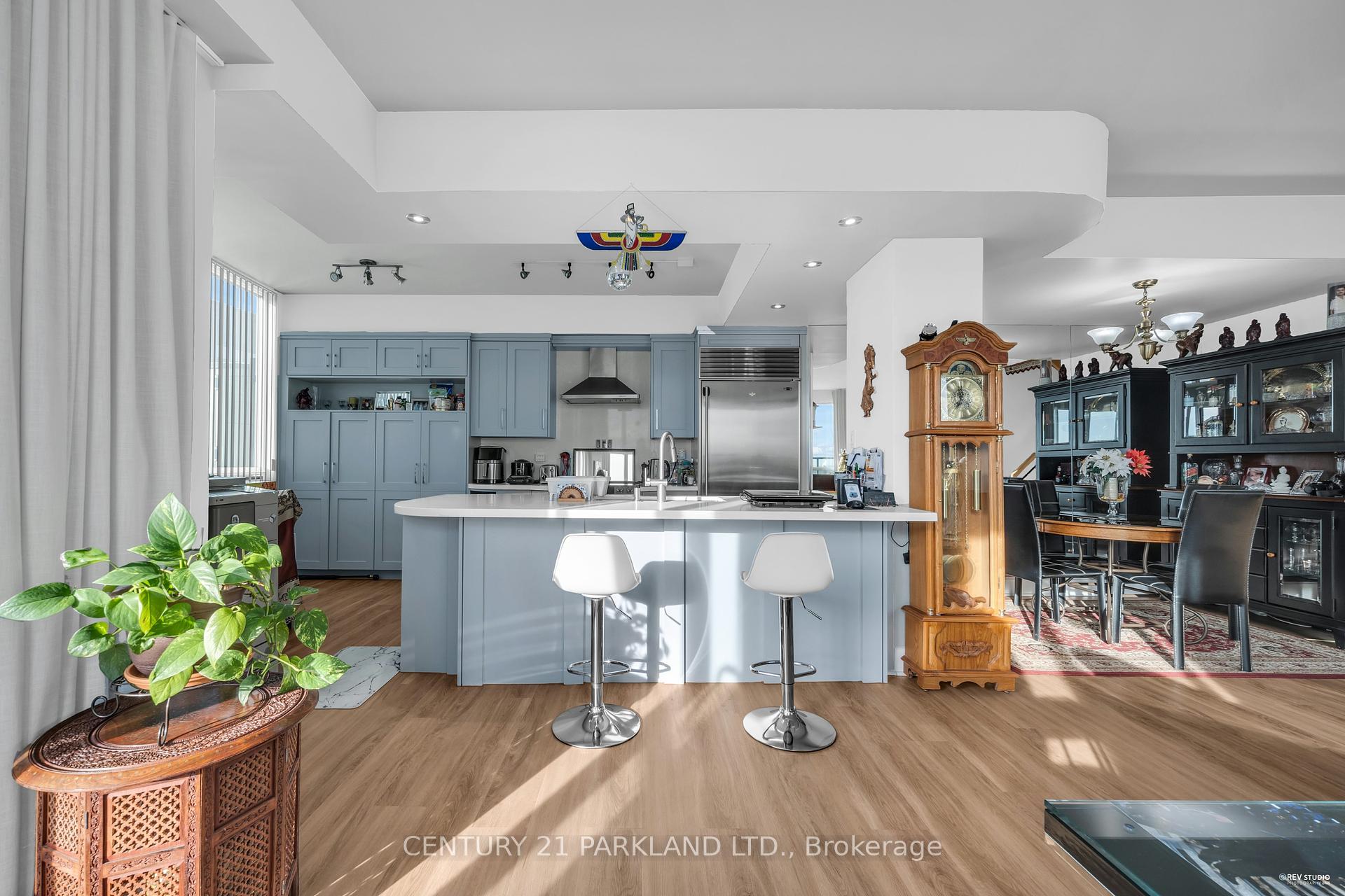3 Bedrooms Condo at 7 Lorraine, Toronto For sale