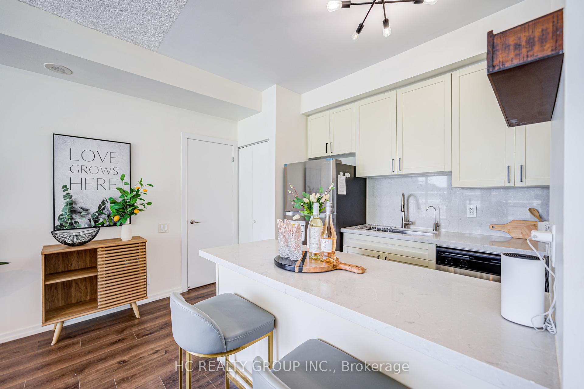 2 Bedrooms Condo at 30 Canterbury, Toronto For sale