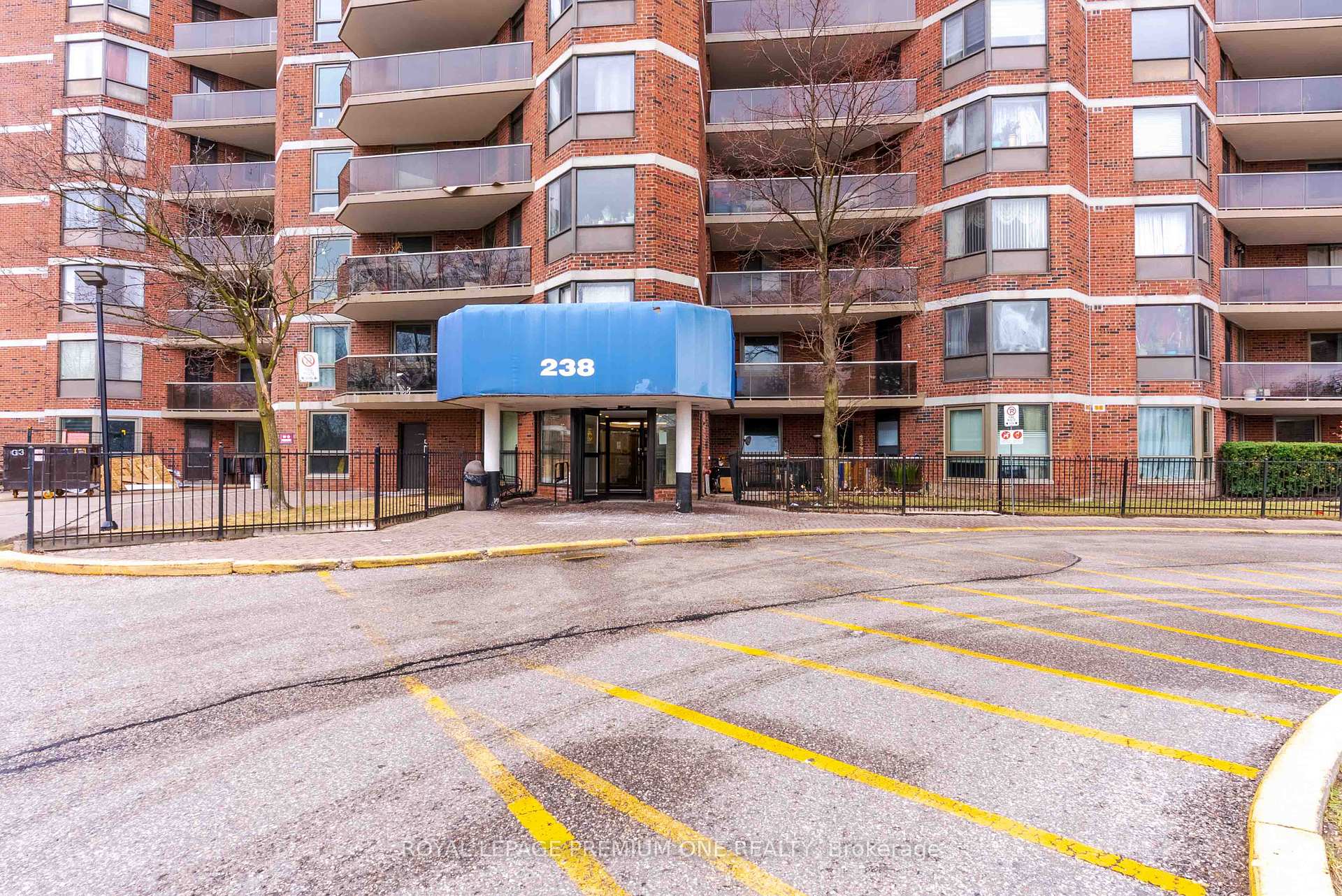 3 Bedrooms Condo at 238 Albion,  Toronto For sale