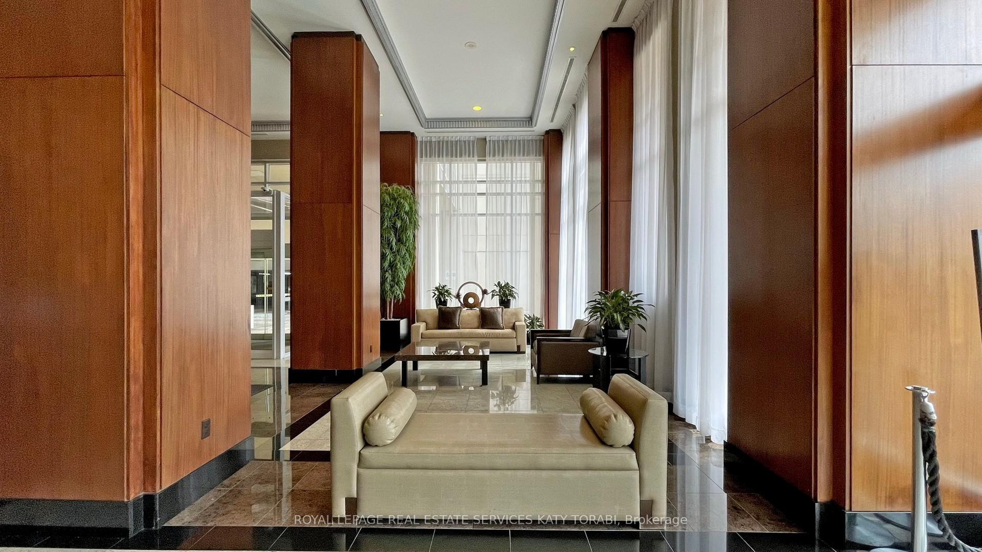 3 Bedrooms Condo at 628 Fleet, Toronto For sale