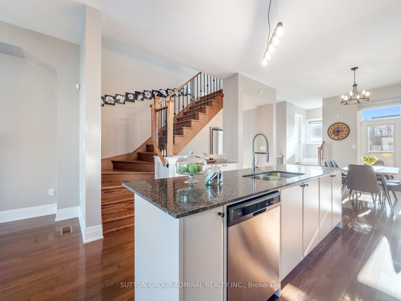 251 Thomas Cook Avenue