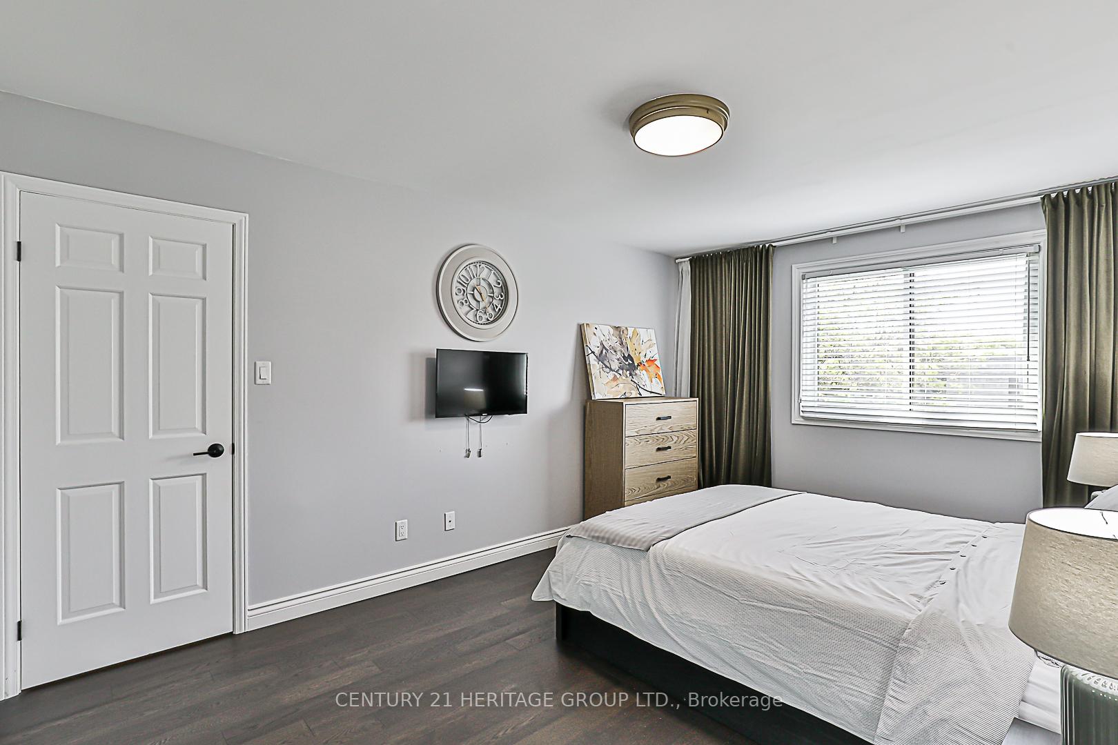 3 Bedrooms Condo at 4 Vale Carse,  Toronto For sale