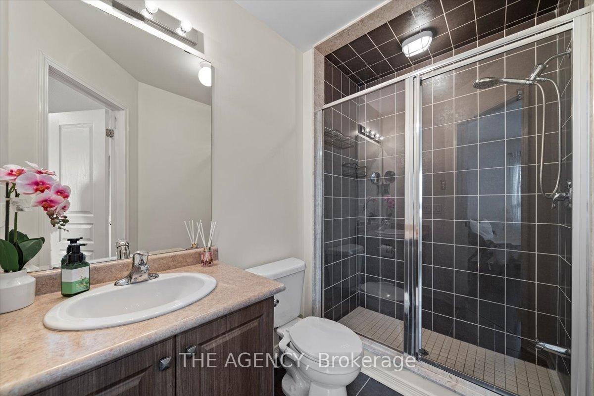 3 Bedrooms Condo at 6625 Falconer, Mississauga For sale