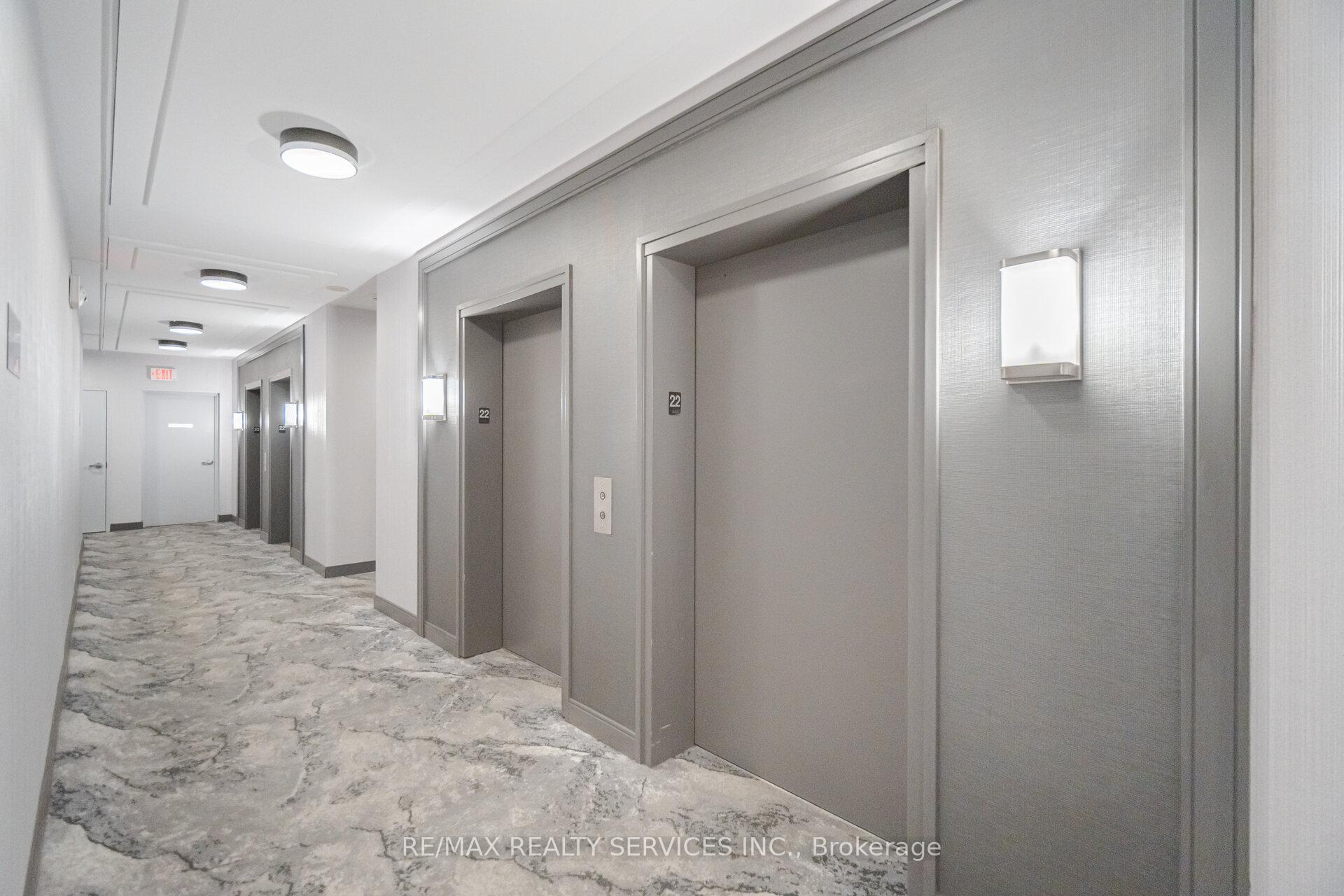2 Bedrooms Condo at 80 Absolute,  Mississauga For sale