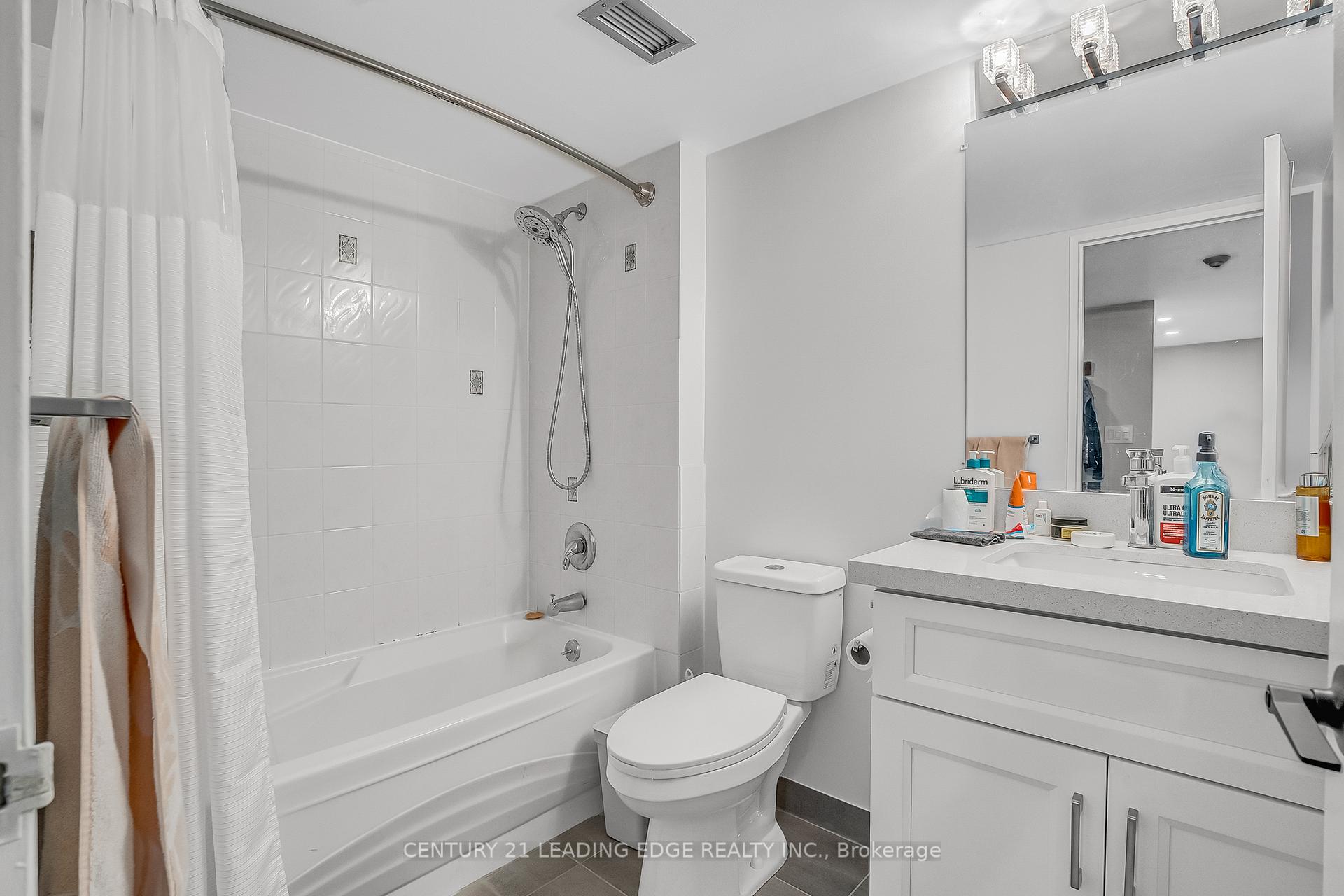 3 Bedrooms Condo at 705 King, Toronto For sale