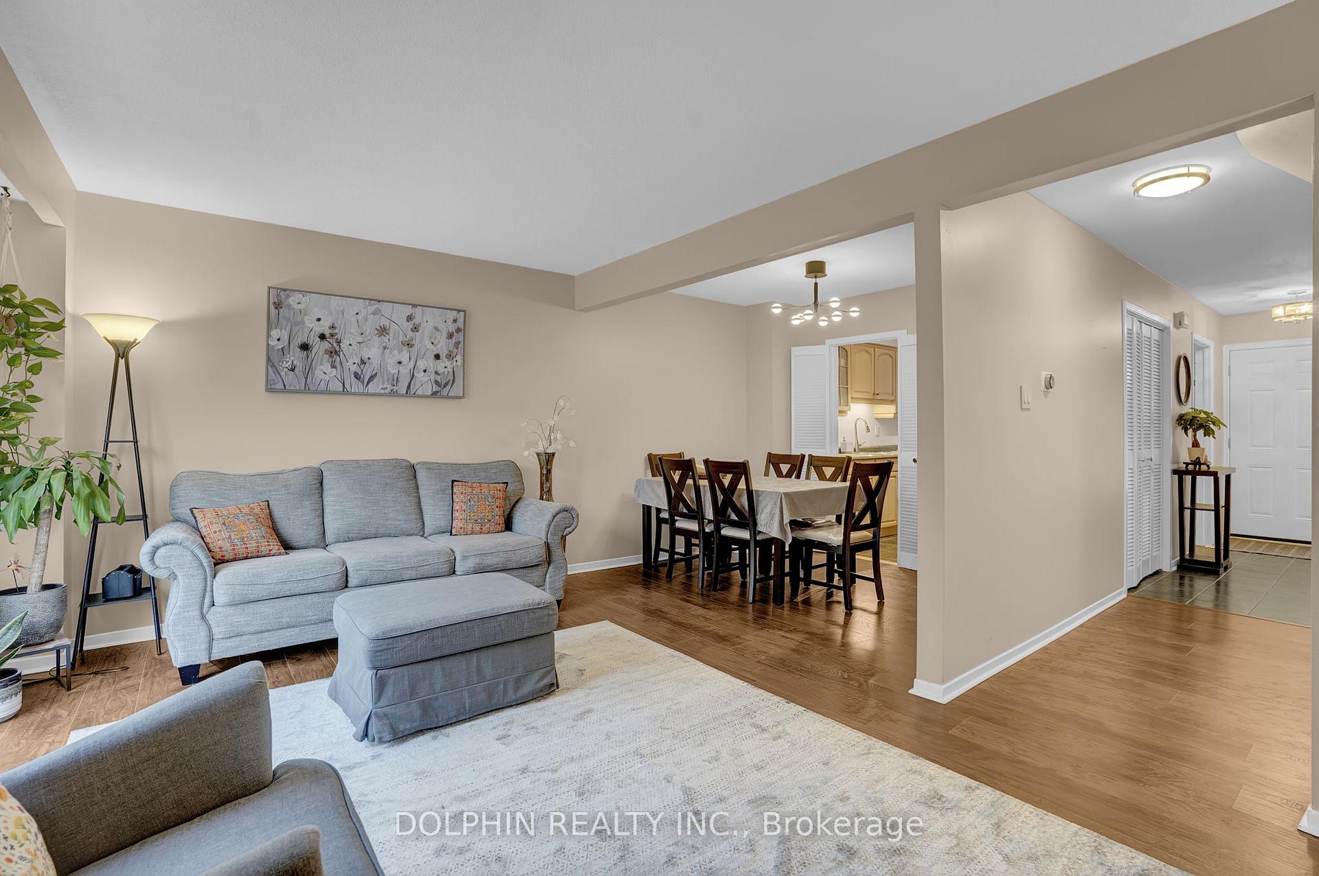 3 Bedrooms Condo at 3033 Glencrest, Burlington For sale