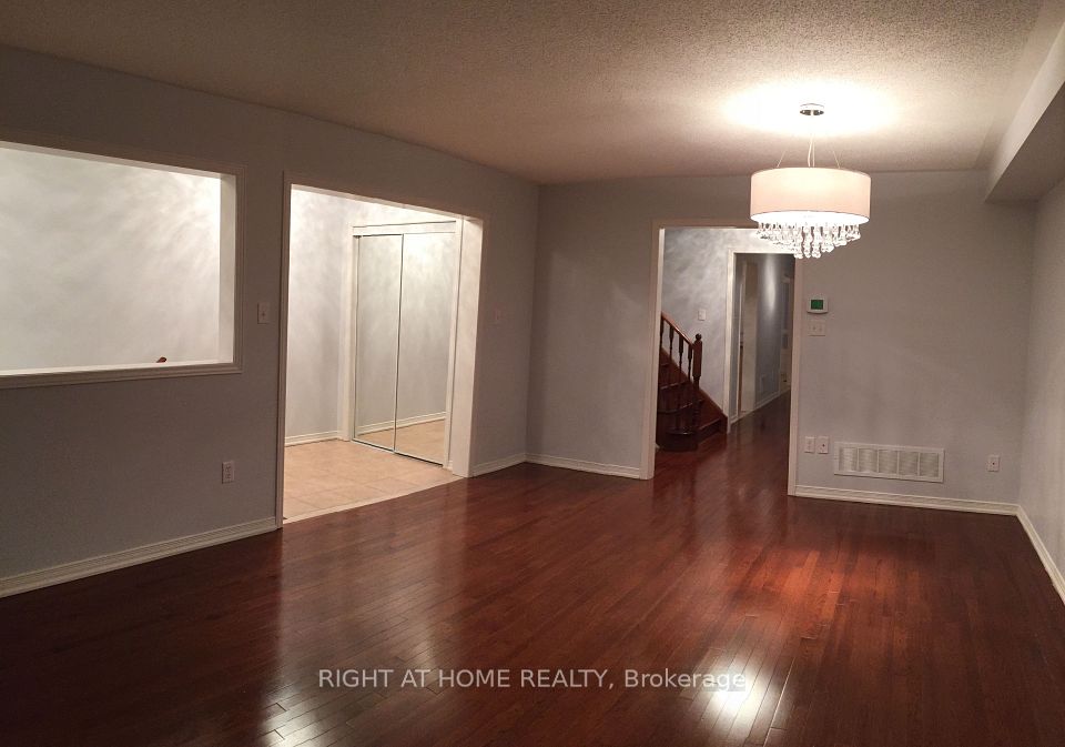 6 MARTELL Gate, Aurora, ON L4G 0C4