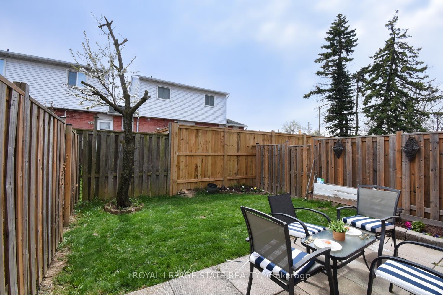 3 Bedrooms Condo at 1255 Upper Gage,  Hamilton For sale