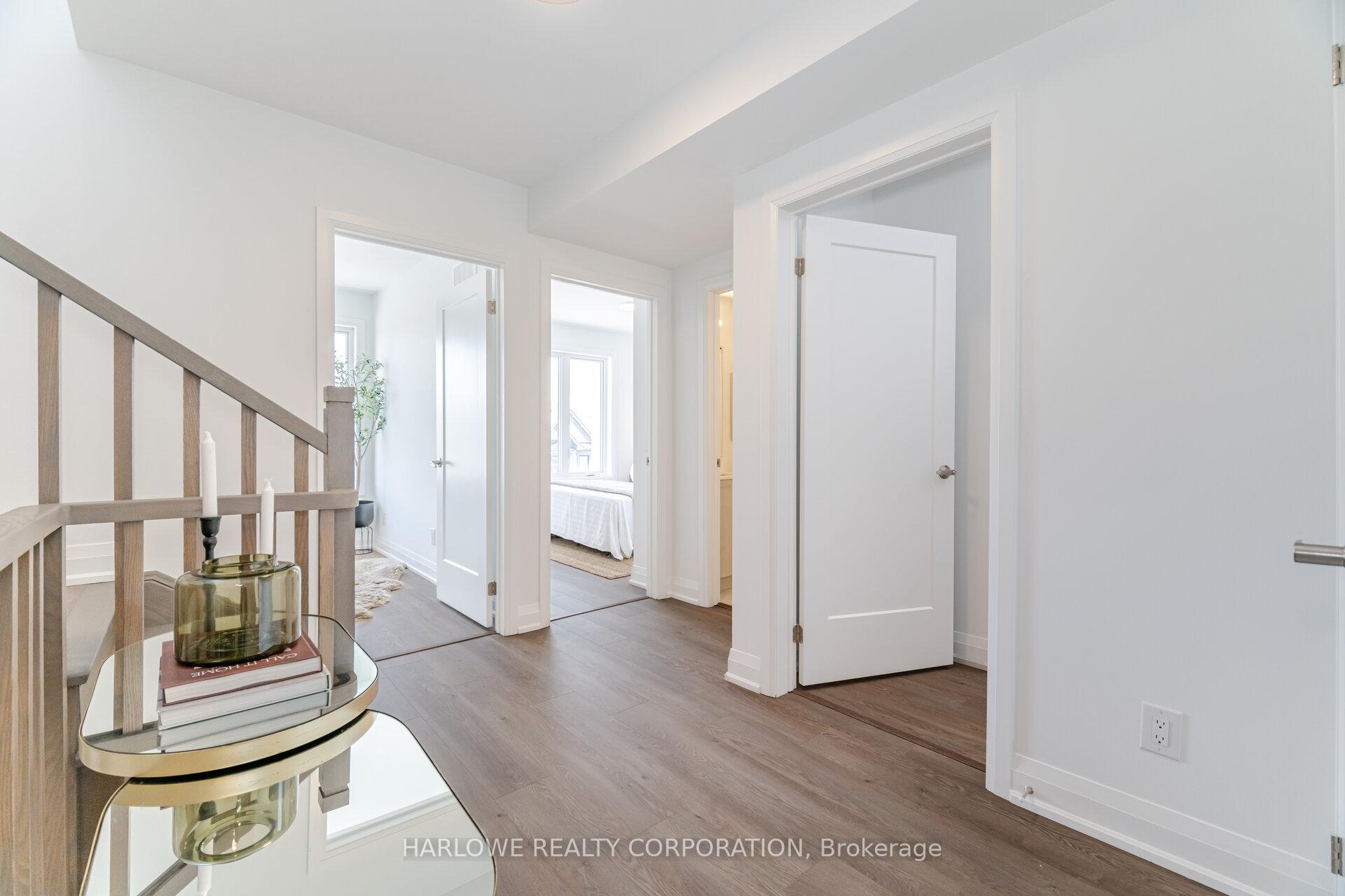 3 Bedrooms Condo at 268 Ironside, Oakville For sale