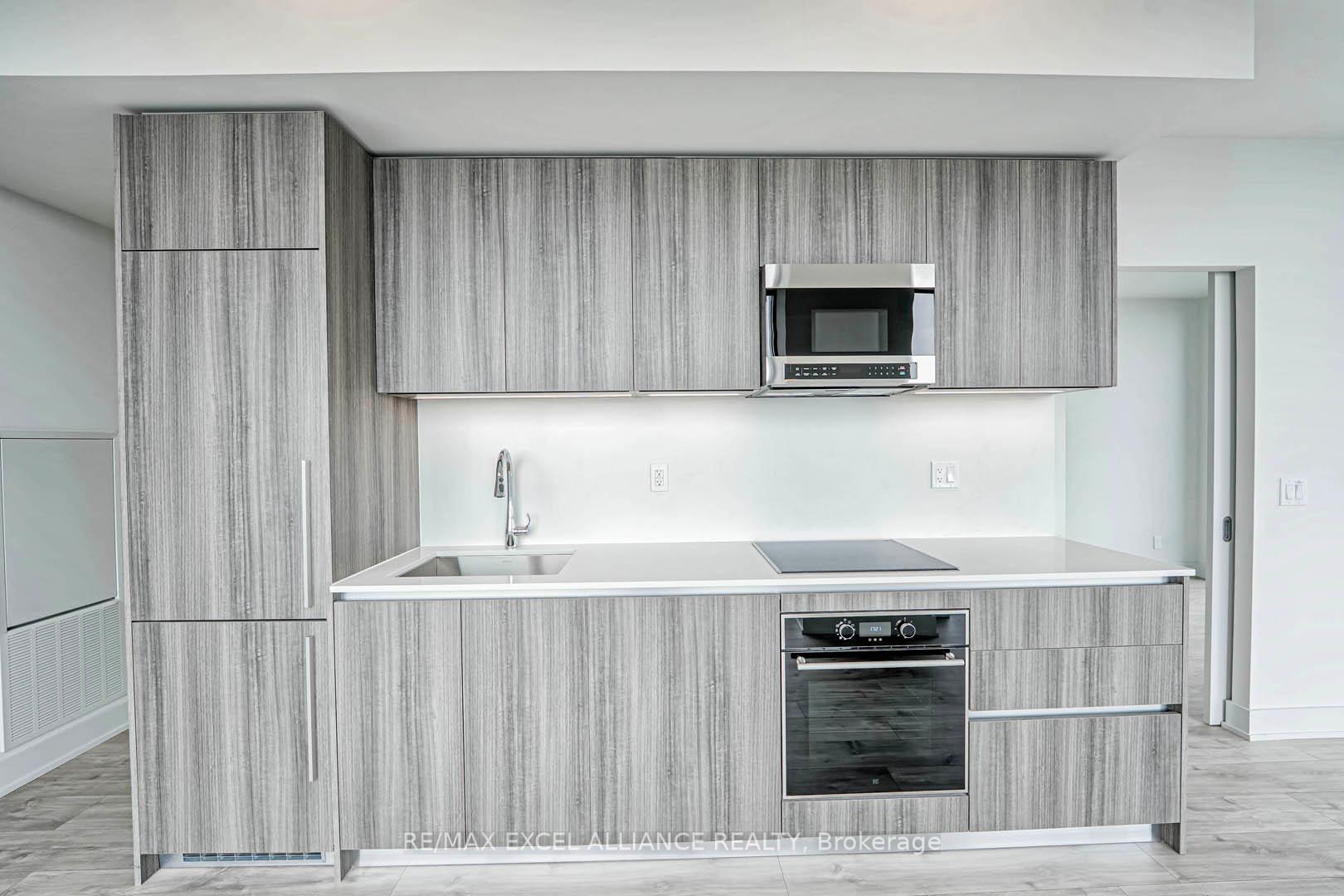 2 Bedrooms Condo at 8 Cumberland,  Toronto For sale