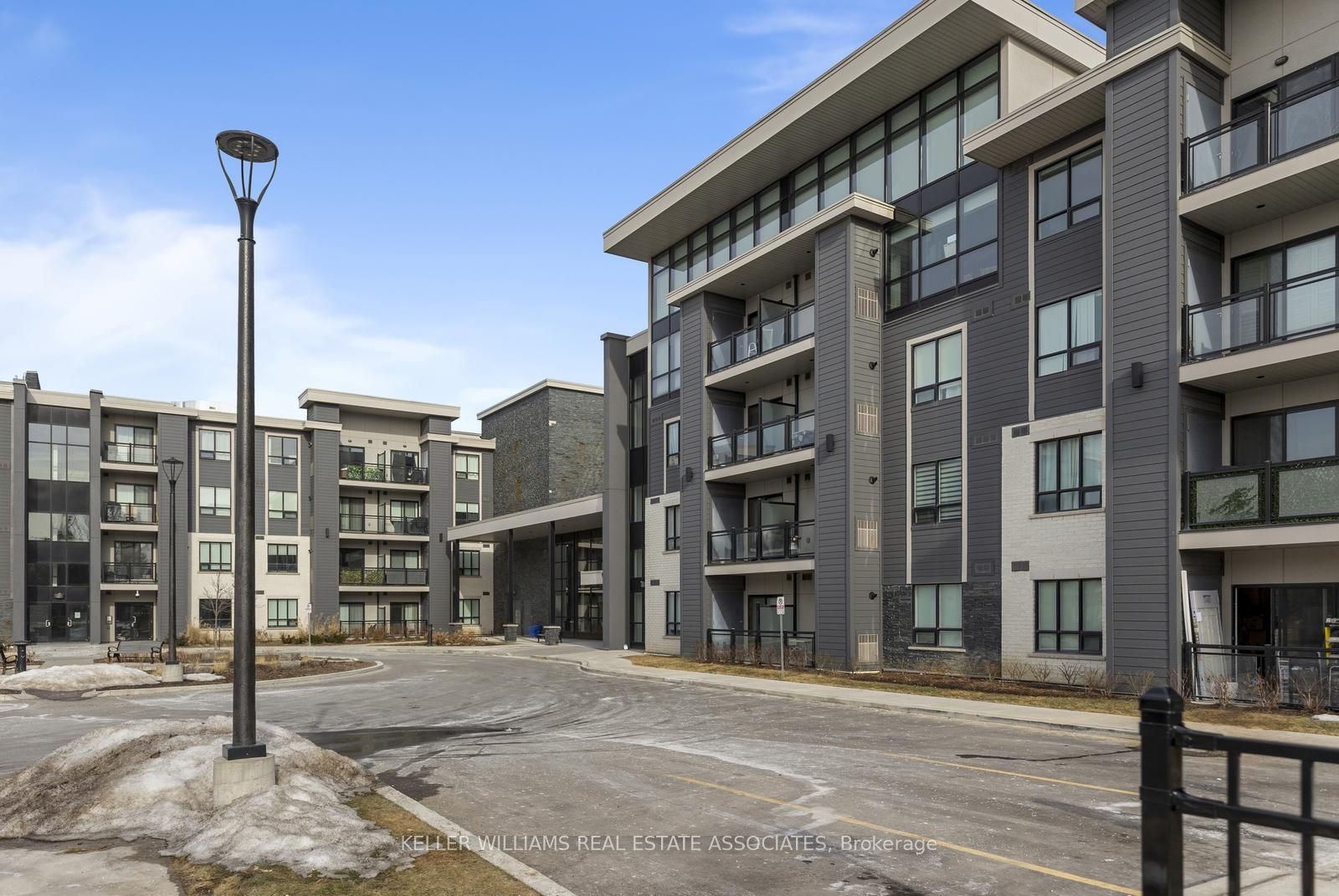 3170 Erin Mills Parkway, #420