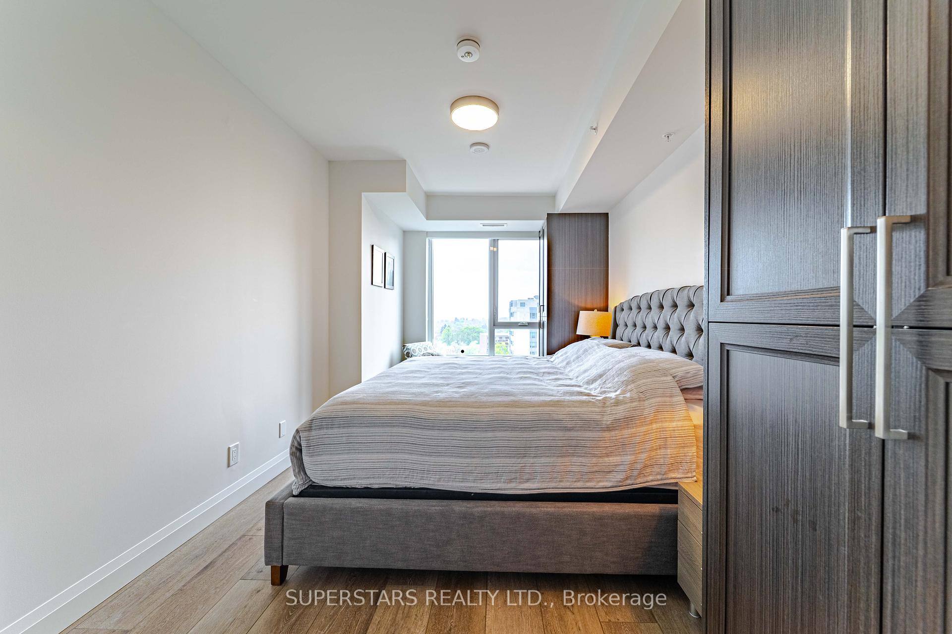 2 Bedrooms Condo at 500 Brock, Burlington For sale