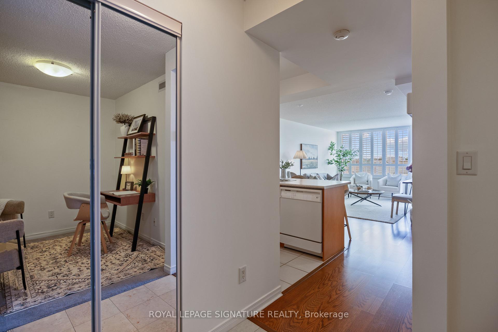 2 Bedrooms Condo at 205 The Donway, Toronto For sale