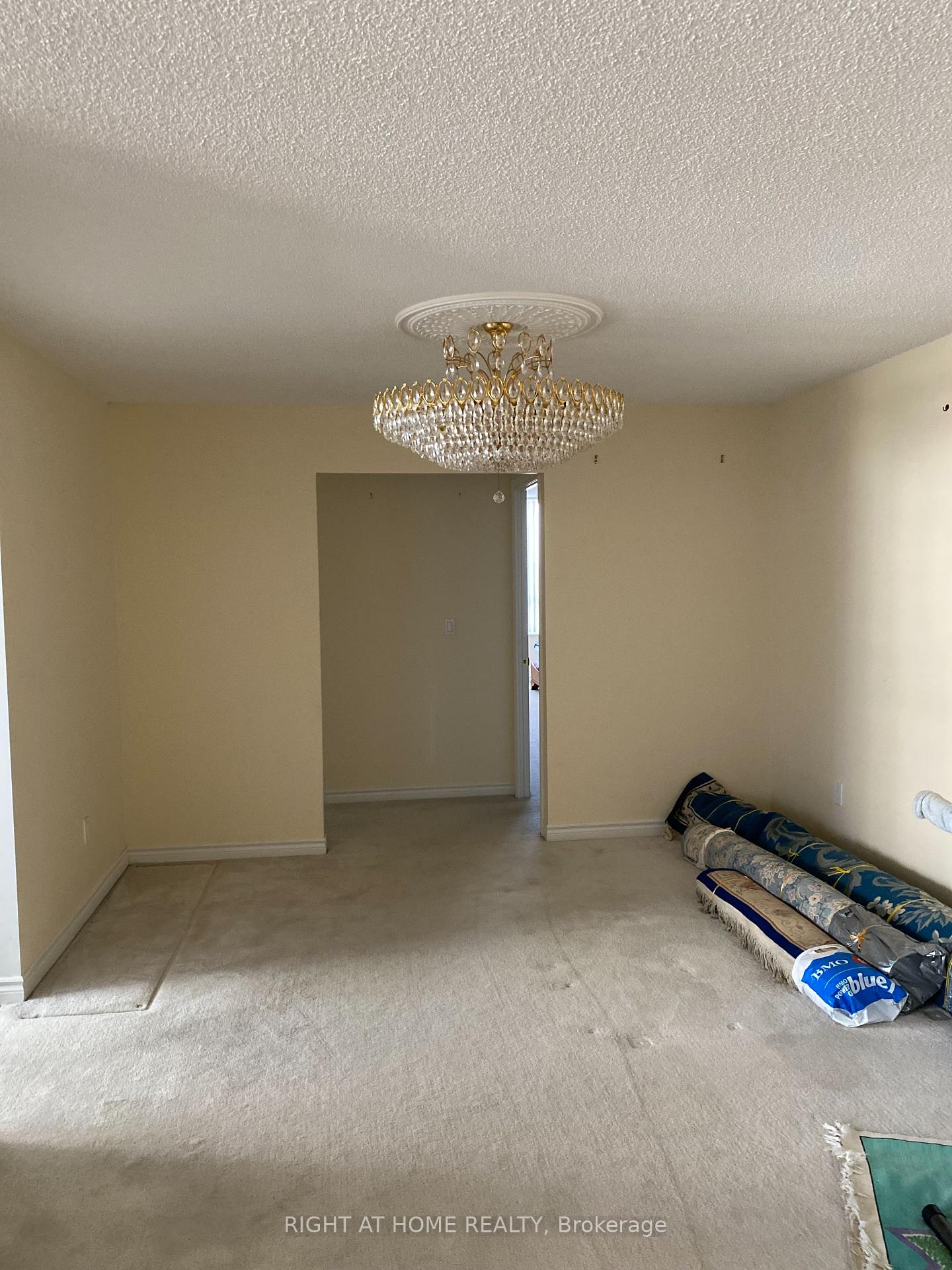 3 Bedrooms Condo at 18 Sommerset,  Toronto For sale